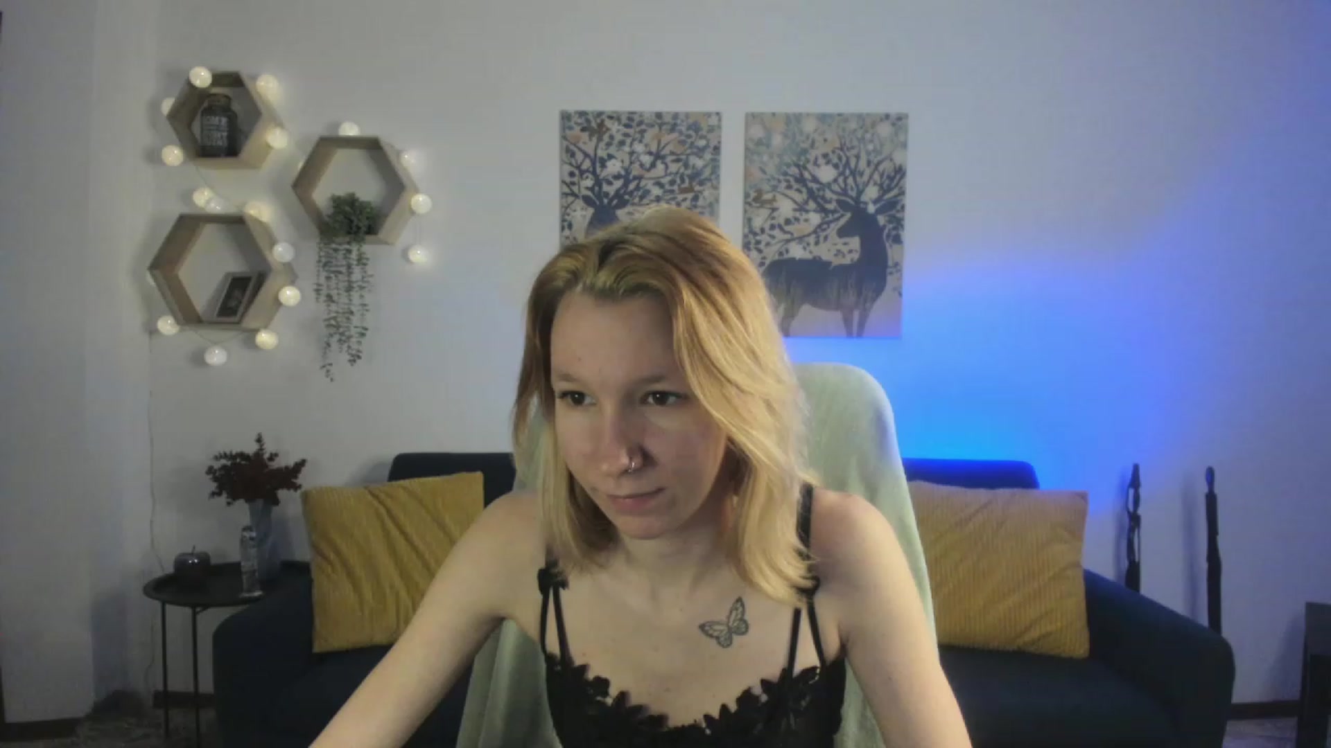 Gallery image thumbnail from Lilly_Love18's myfreecams stream on, 03/20/2023, 17:01 image 16 of 20