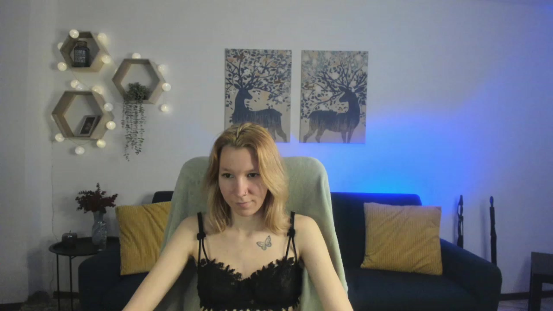 Gallery image thumbnail from Lilly_Love18's myfreecams stream on, 03/20/2023, 18:50 image 3 of 20