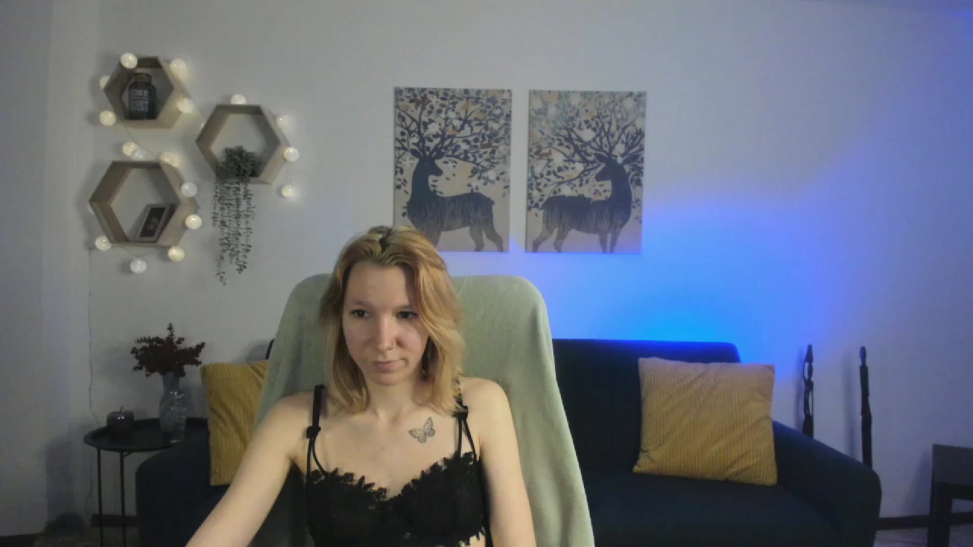 Gallery image thumbnail from Lilly_Love18's myfreecams stream on, 03/20/2023, 18:50 image 18 of 20