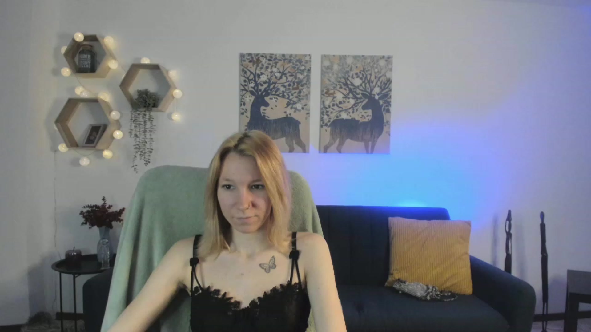 Gallery image thumbnail from Lilly_Love18's myfreecams stream on, 03/21/2023, 14:47 image 10 of 20