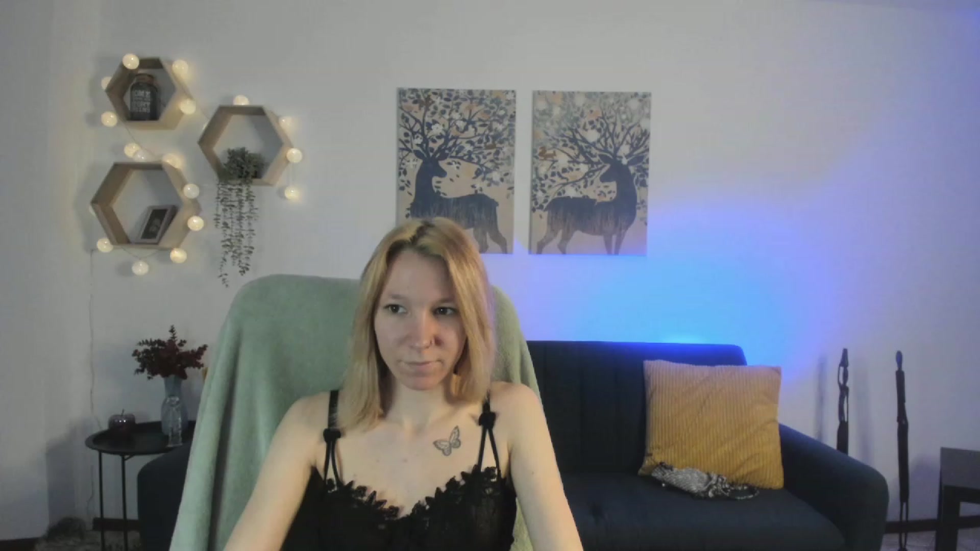 Gallery image thumbnail from Lilly_Love18's myfreecams stream on, 03/21/2023, 14:47 image 7 of 20