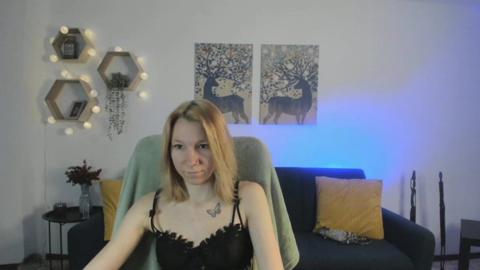 Gallery image thumbnail from Lilly_Love18's myfreecams stream on, 03/21/2023, 15:24 image 7 of 20