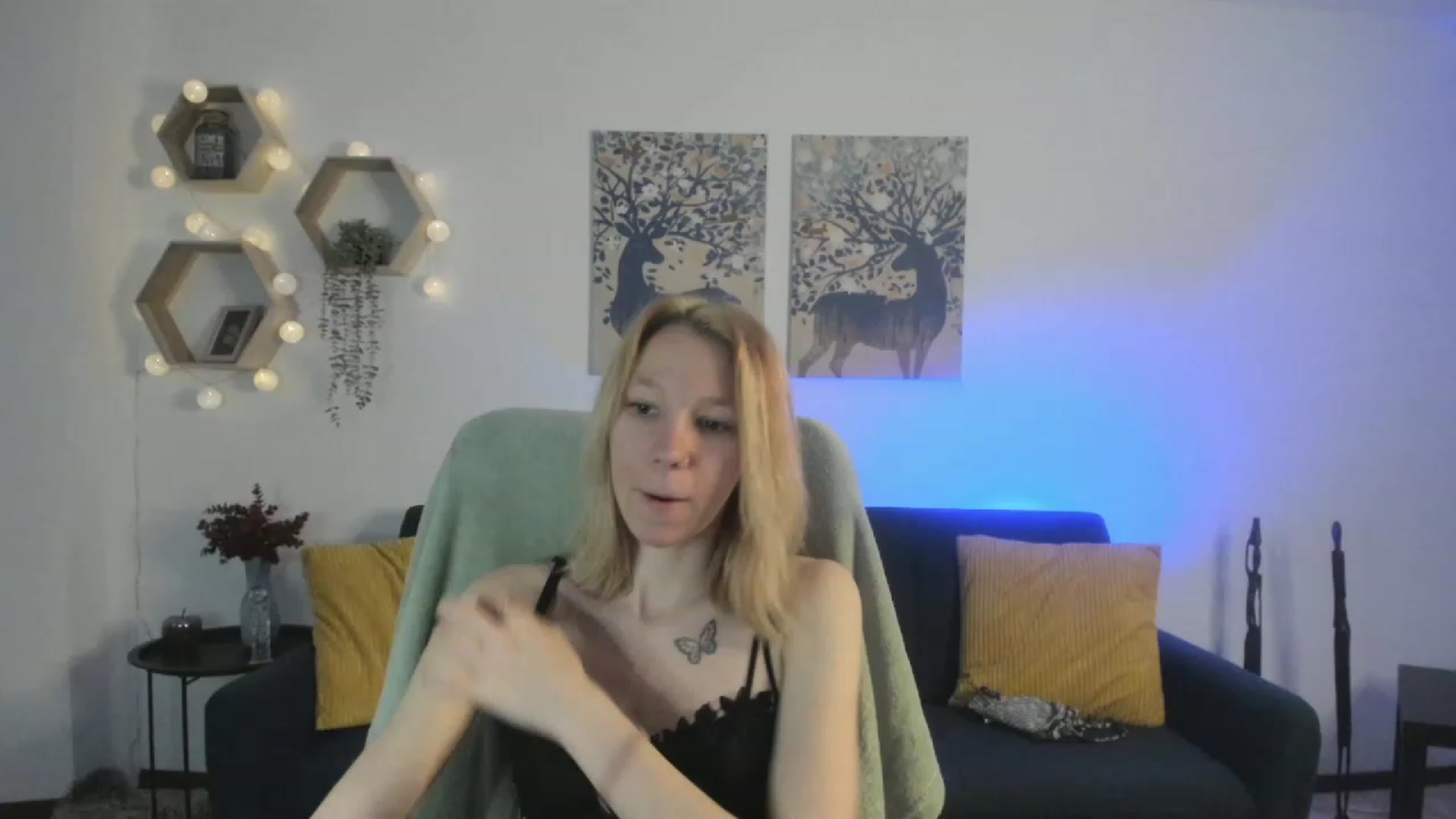 Gallery image thumbnail from Lilly_Love18's myfreecams stream on, 03/21/2023, 15:24 image 5 of 20