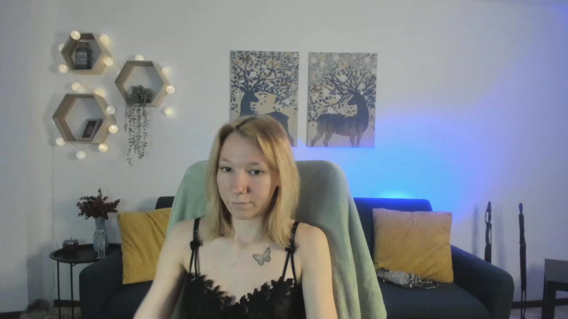 Gallery image thumbnail from Lilly_Love18's myfreecams stream on, 03/21/2023, 15:24 image 14 of 20