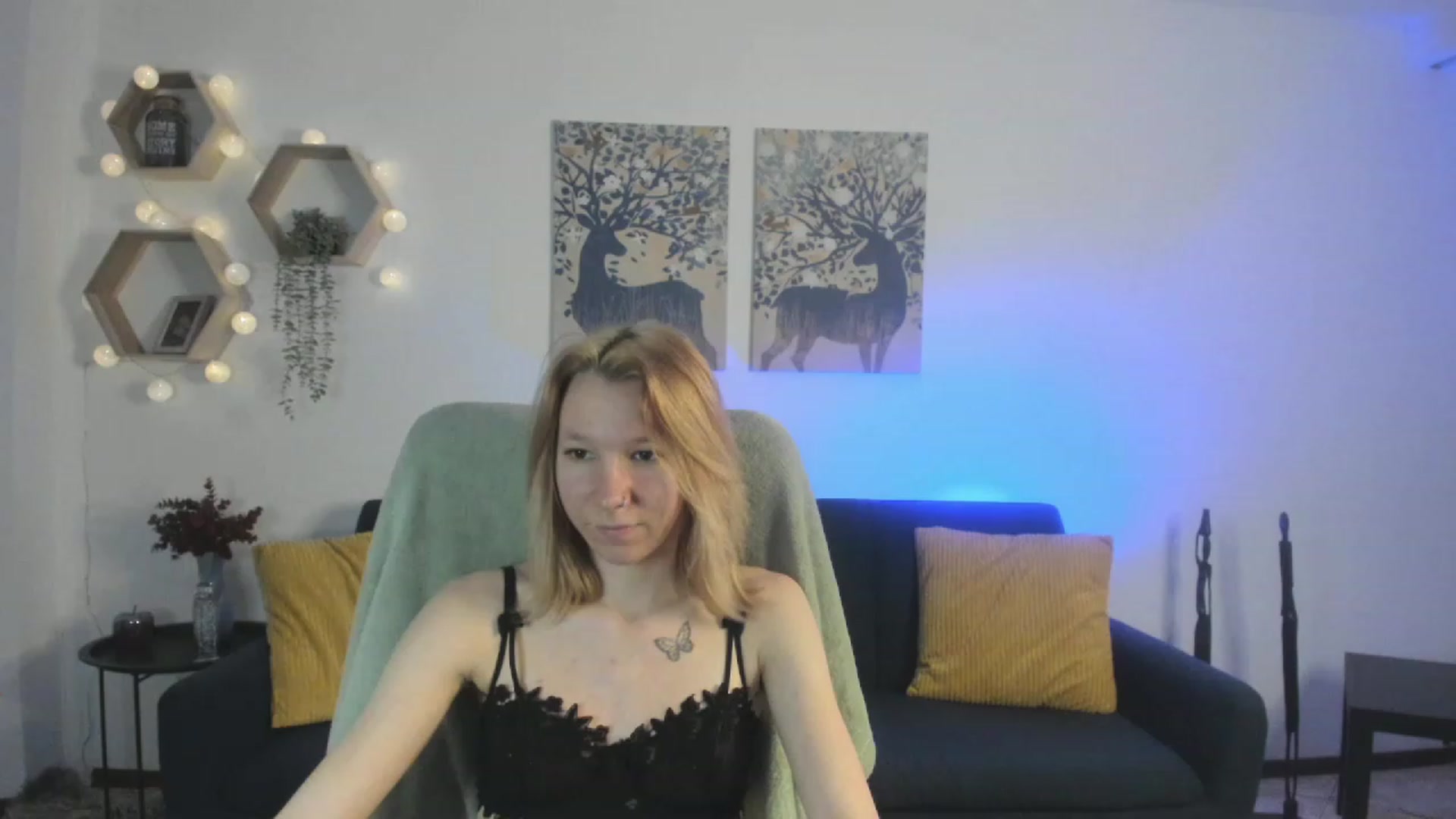 Gallery image thumbnail from Lilly_Love18's myfreecams stream on, 03/21/2023, 17:36 image 11 of 20