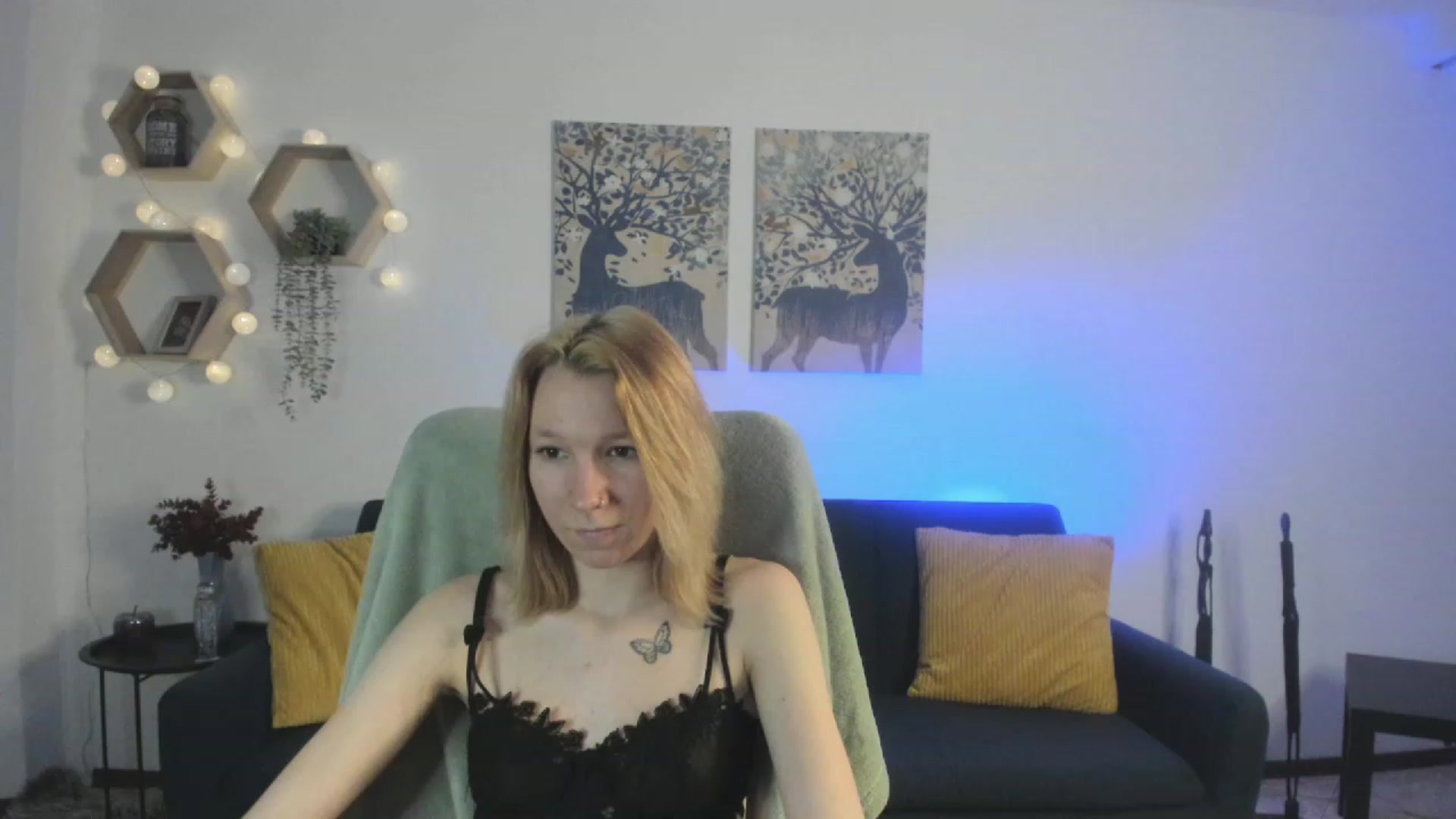 Gallery image thumbnail from Lilly_Love18's myfreecams stream on, 03/21/2023, 17:36 image 2 of 20