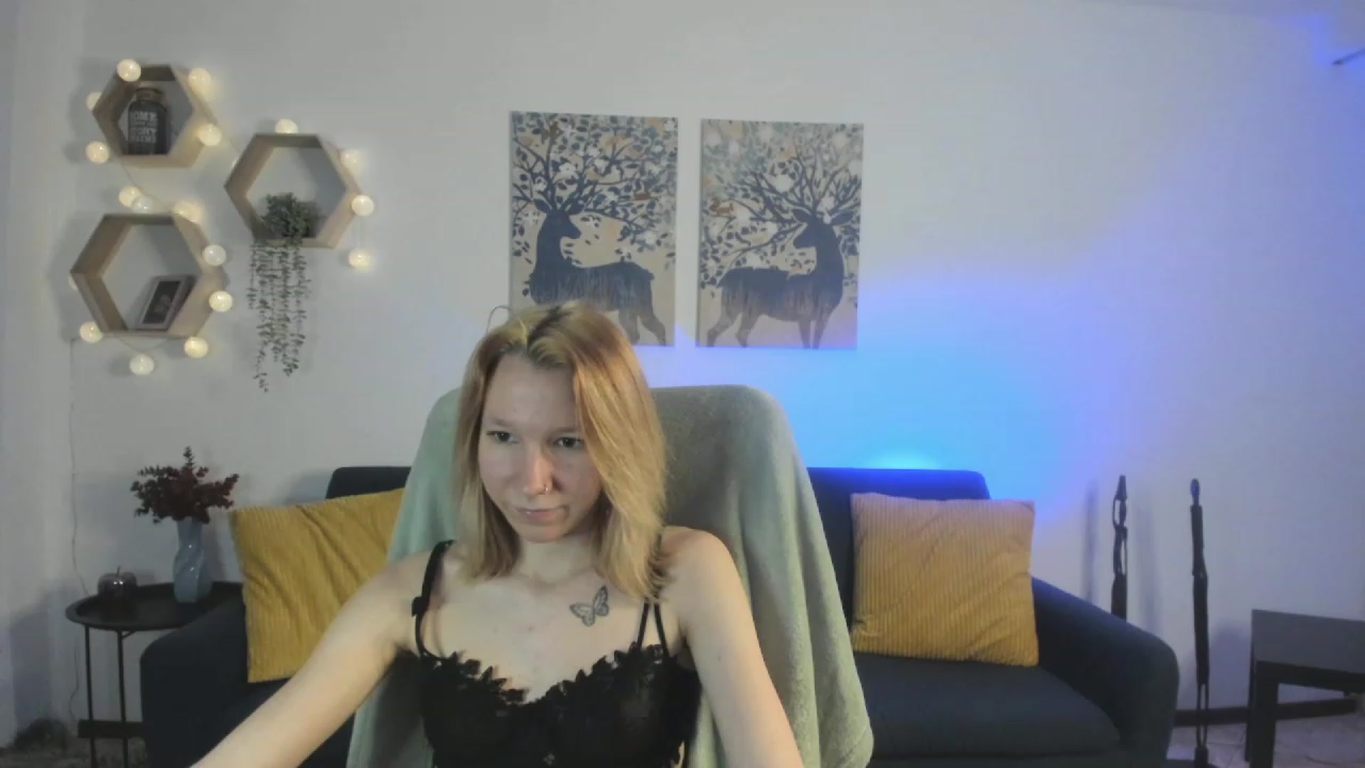 Gallery image thumbnail from Lilly_Love18's myfreecams stream on, 03/21/2023, 18:47 image 11 of 20