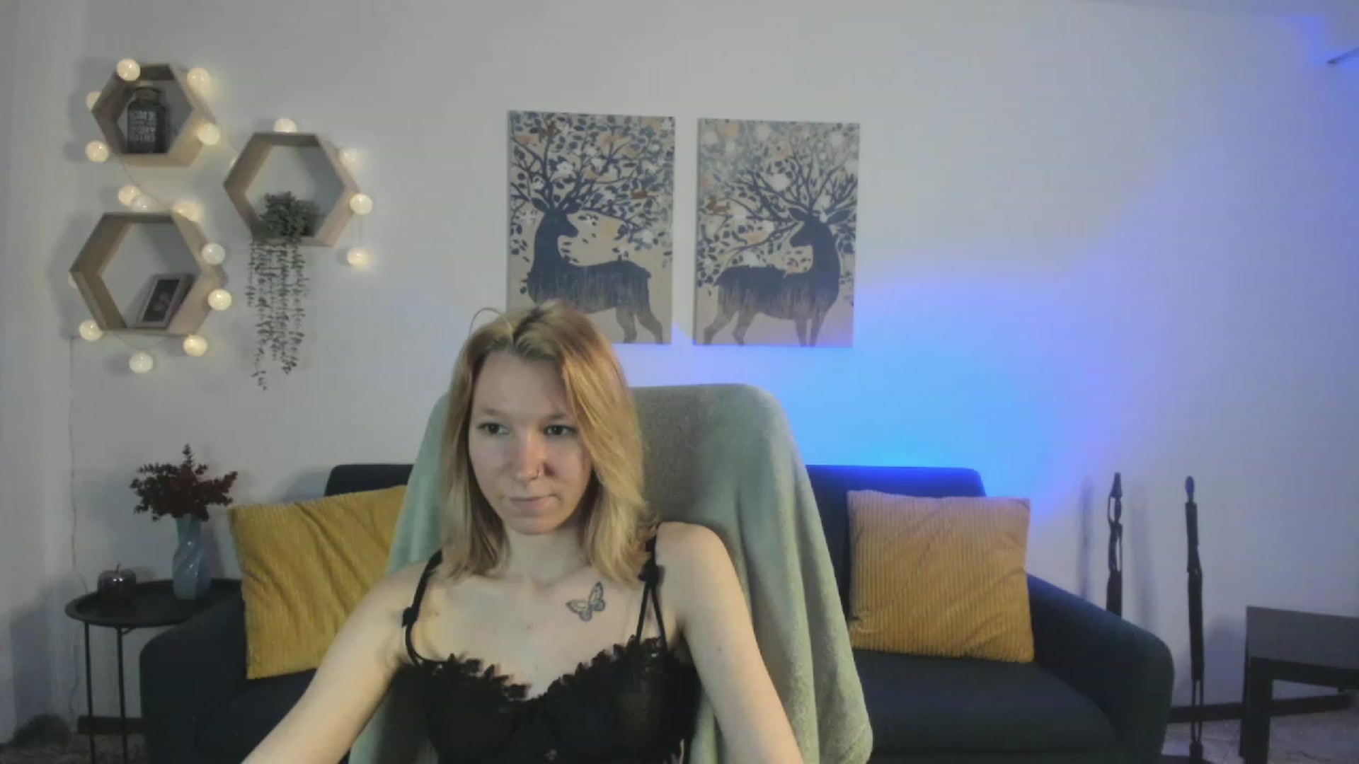 Gallery image thumbnail from Lilly_Love18's myfreecams stream on, 03/21/2023, 18:47 image 13 of 20