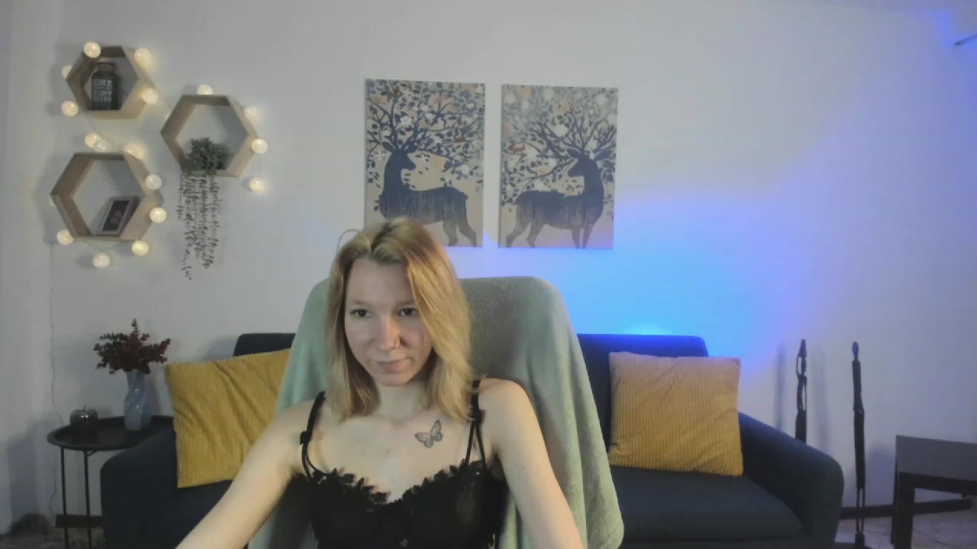 Gallery image thumbnail from Lilly_Love18's myfreecams stream on, 03/21/2023, 18:47 image 17 of 20