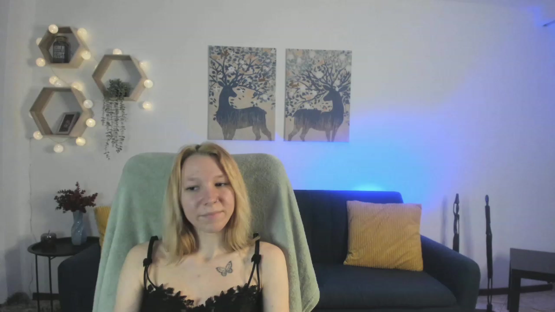 Gallery image thumbnail from Lilly_Love18's myfreecams stream on, 03/21/2023, 18:47 image 5 of 20