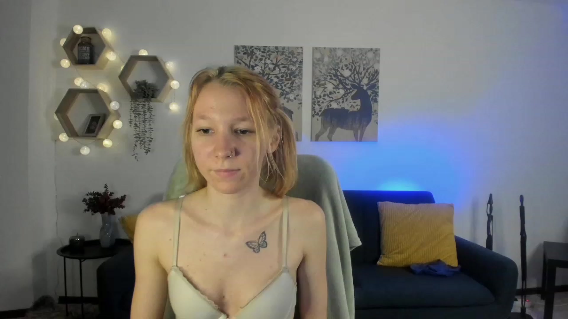Gallery image thumbnail from Lilly_Love18's myfreecams stream on, 03/22/2023, 18:48 image 17 of 20