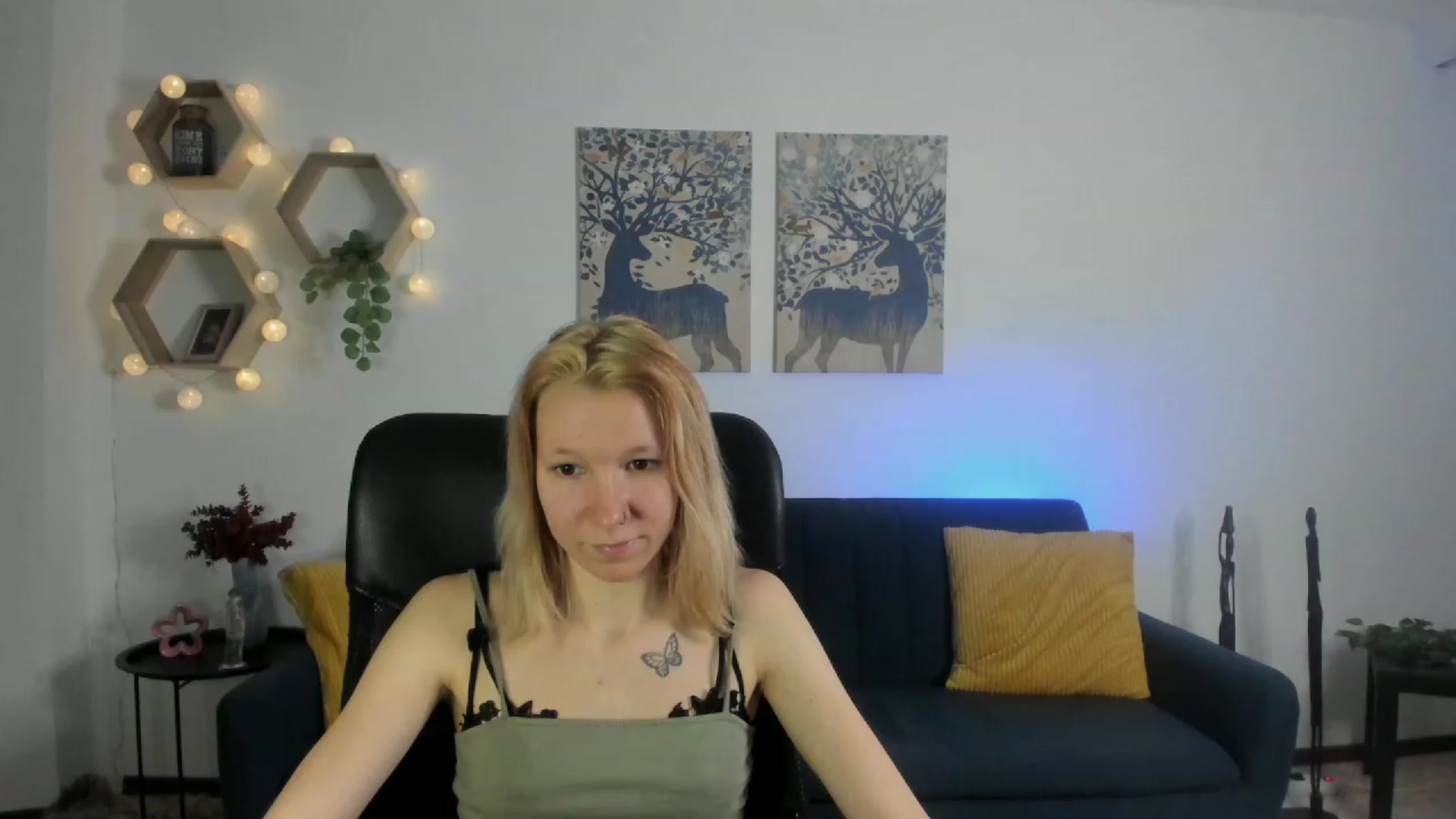 Gallery image thumbnail from Lilly_Love18's myfreecams stream on, 03/28/2023, 14:46 image 4 of 20