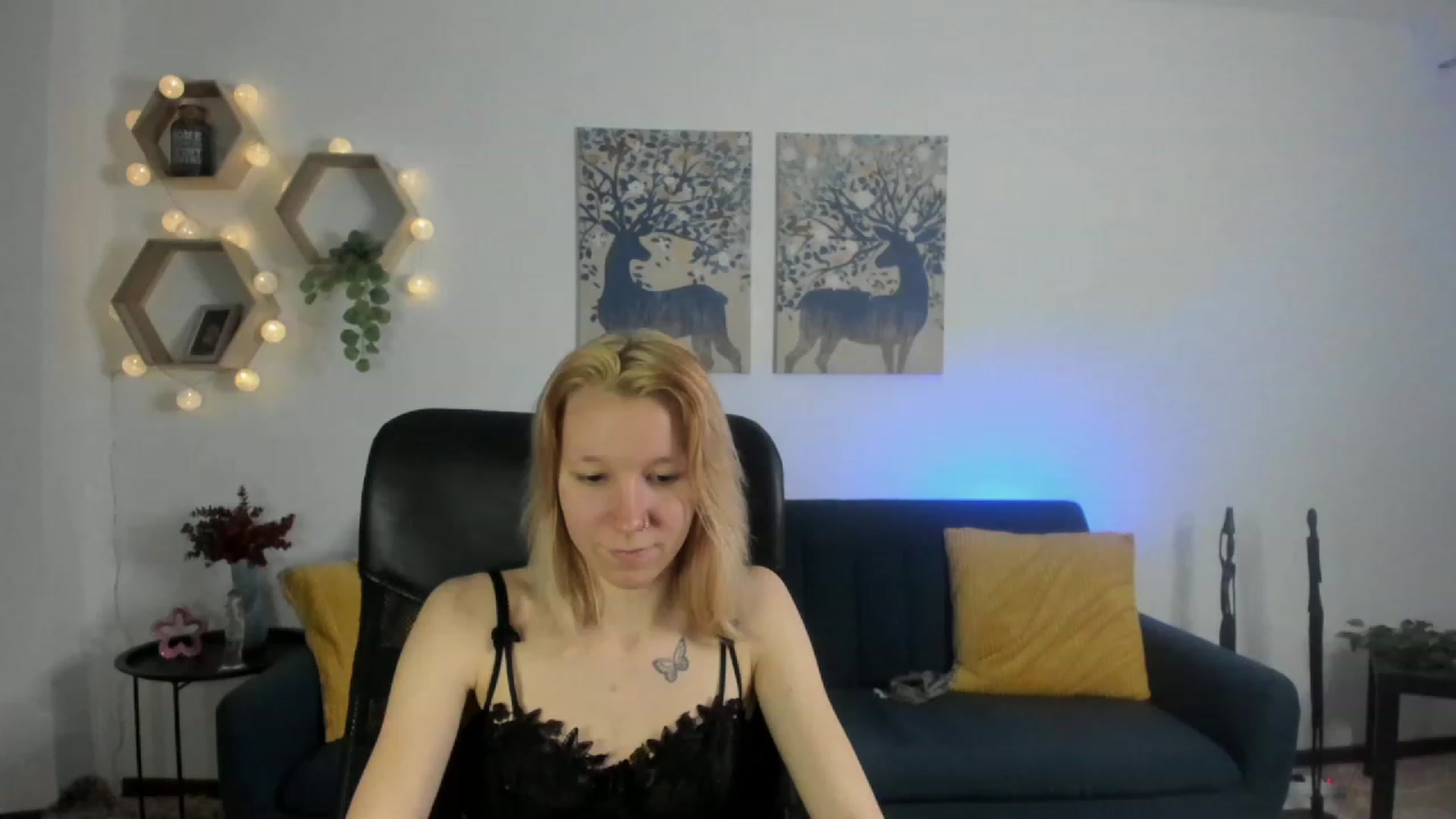 Gallery image thumbnail from Lilly_Love18's myfreecams stream on, 03/28/2023, 14:46 image 17 of 20