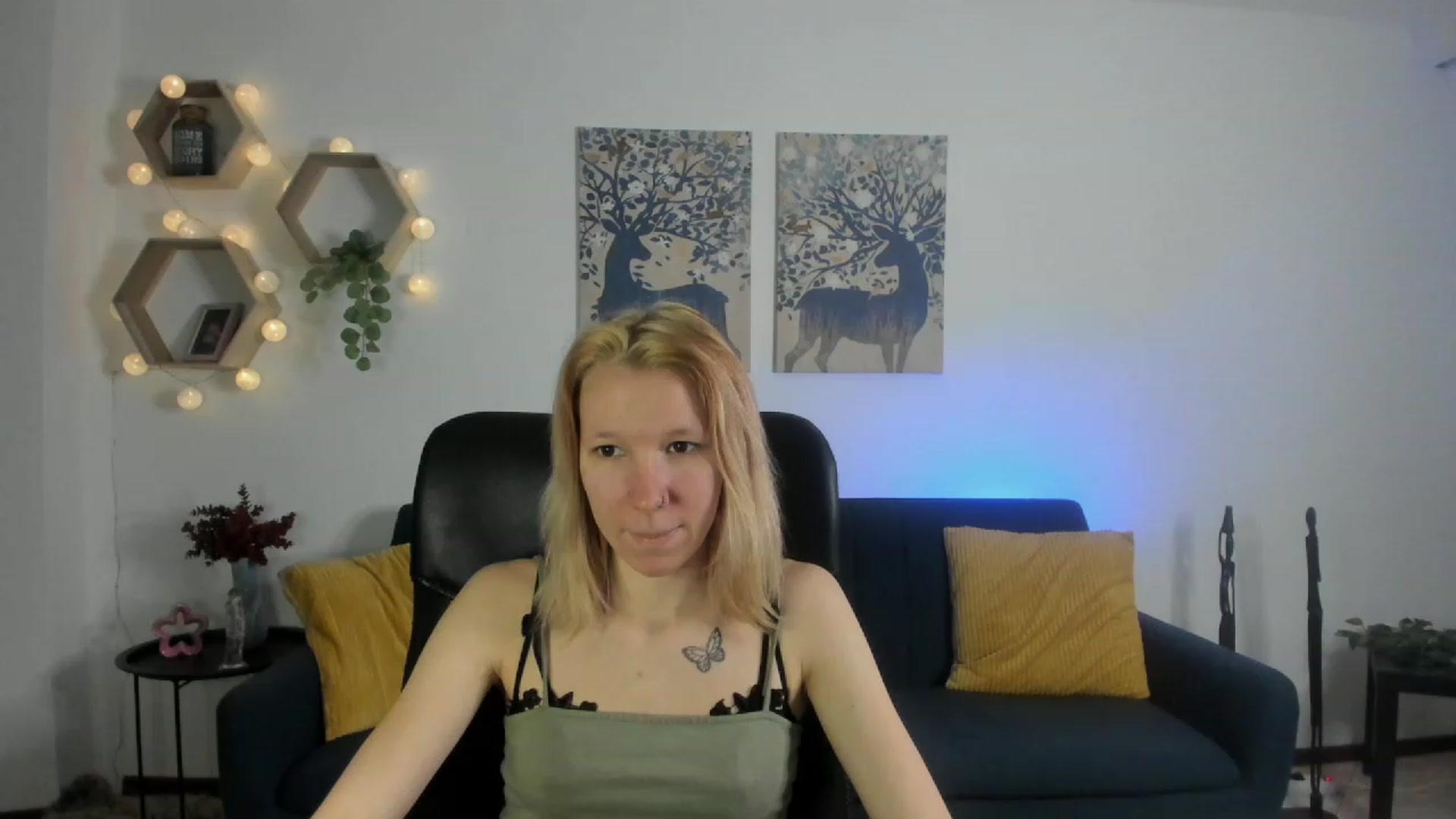 Gallery image thumbnail from Lilly_Love18's myfreecams stream on, 03/28/2023, 14:46 image 2 of 20