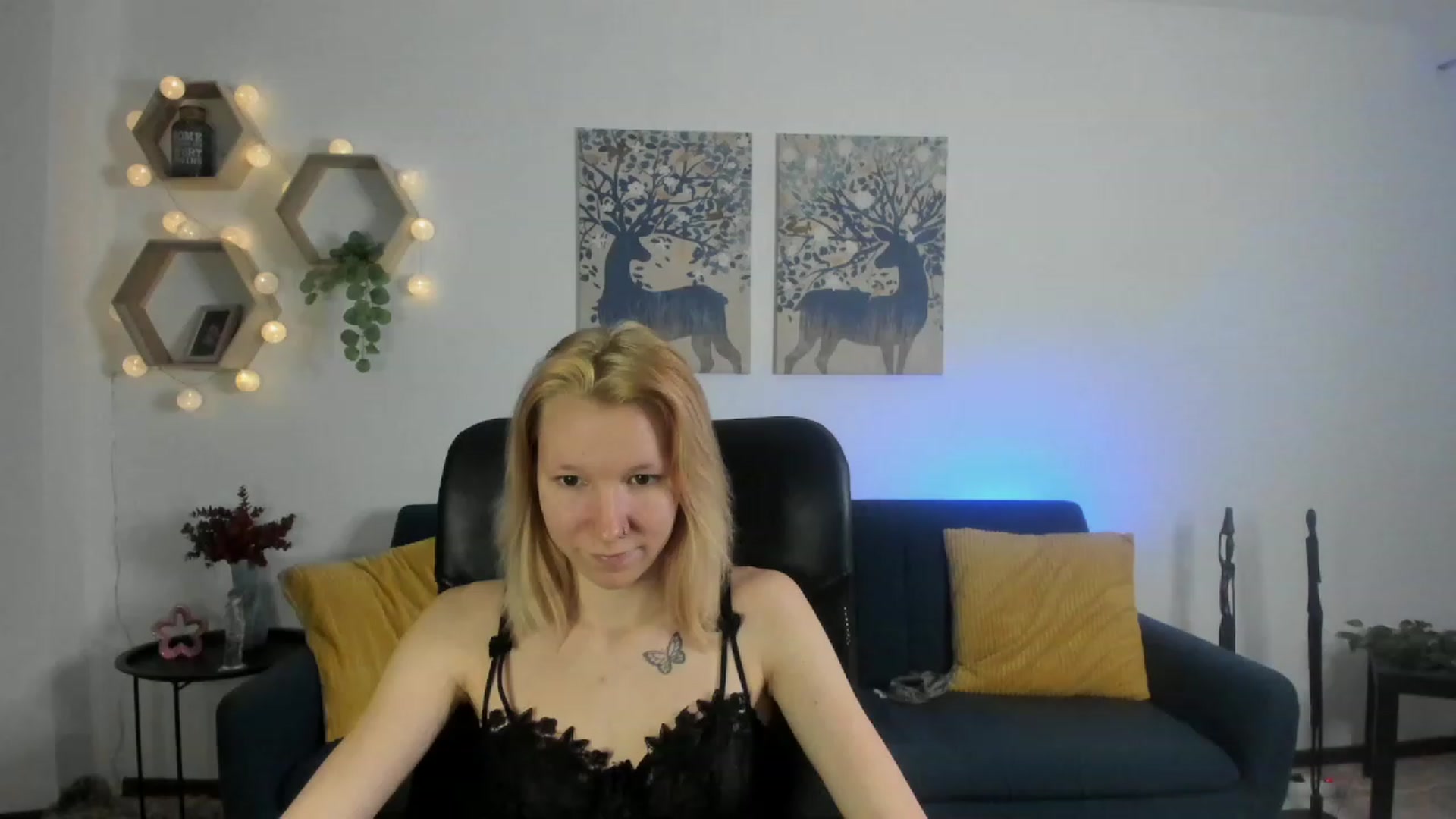 Gallery image thumbnail from Lilly_Love18's myfreecams stream on, 03/28/2023, 14:46 image 11 of 20