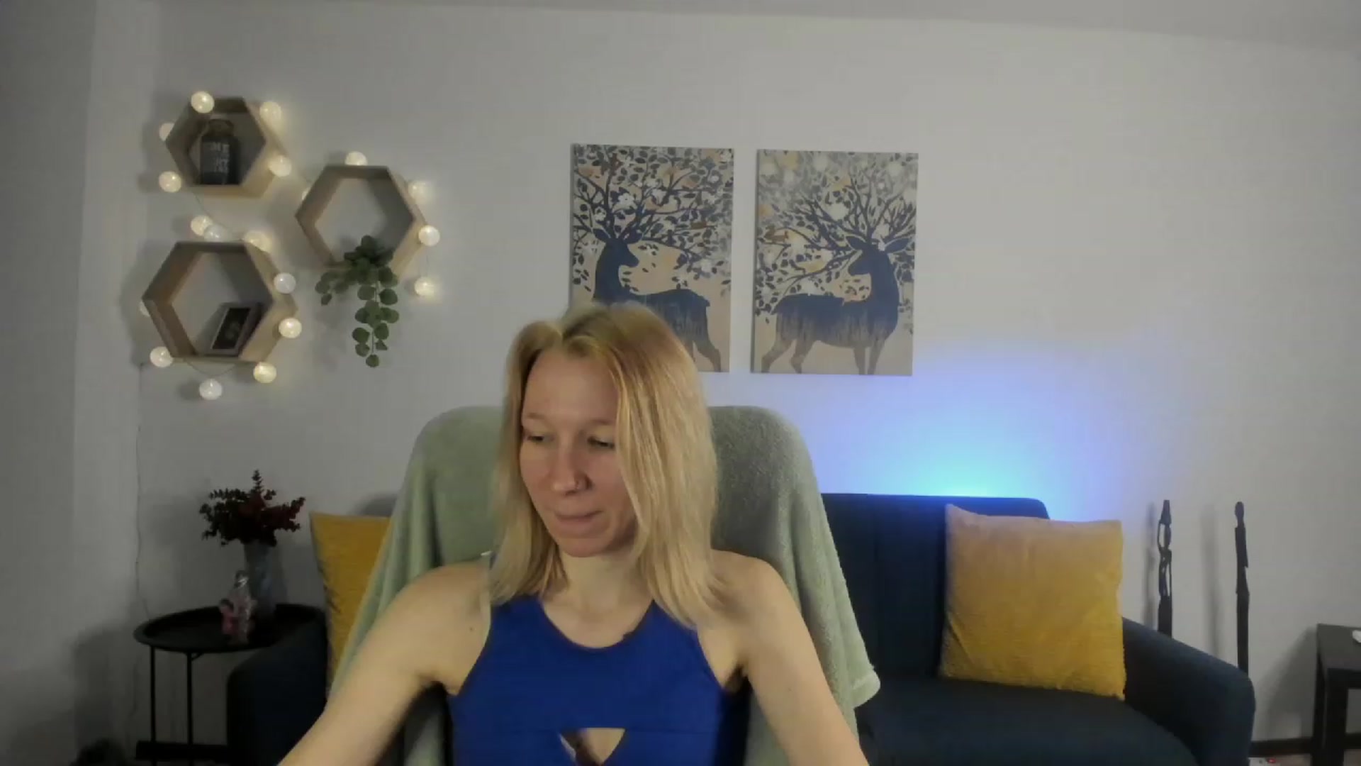 Gallery image thumbnail from Lilly_Love18's myfreecams stream on, 03/29/2023, 13:45 image 10 of 20