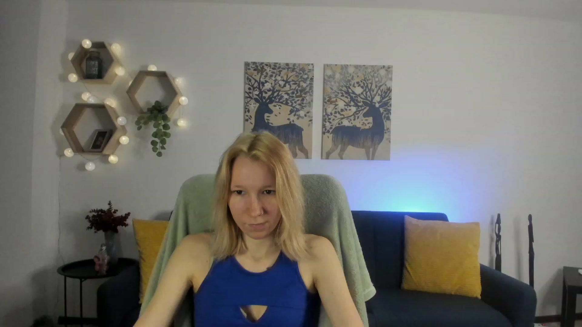 Gallery image thumbnail from Lilly_Love18's myfreecams stream on, 03/29/2023, 13:45 image 11 of 20