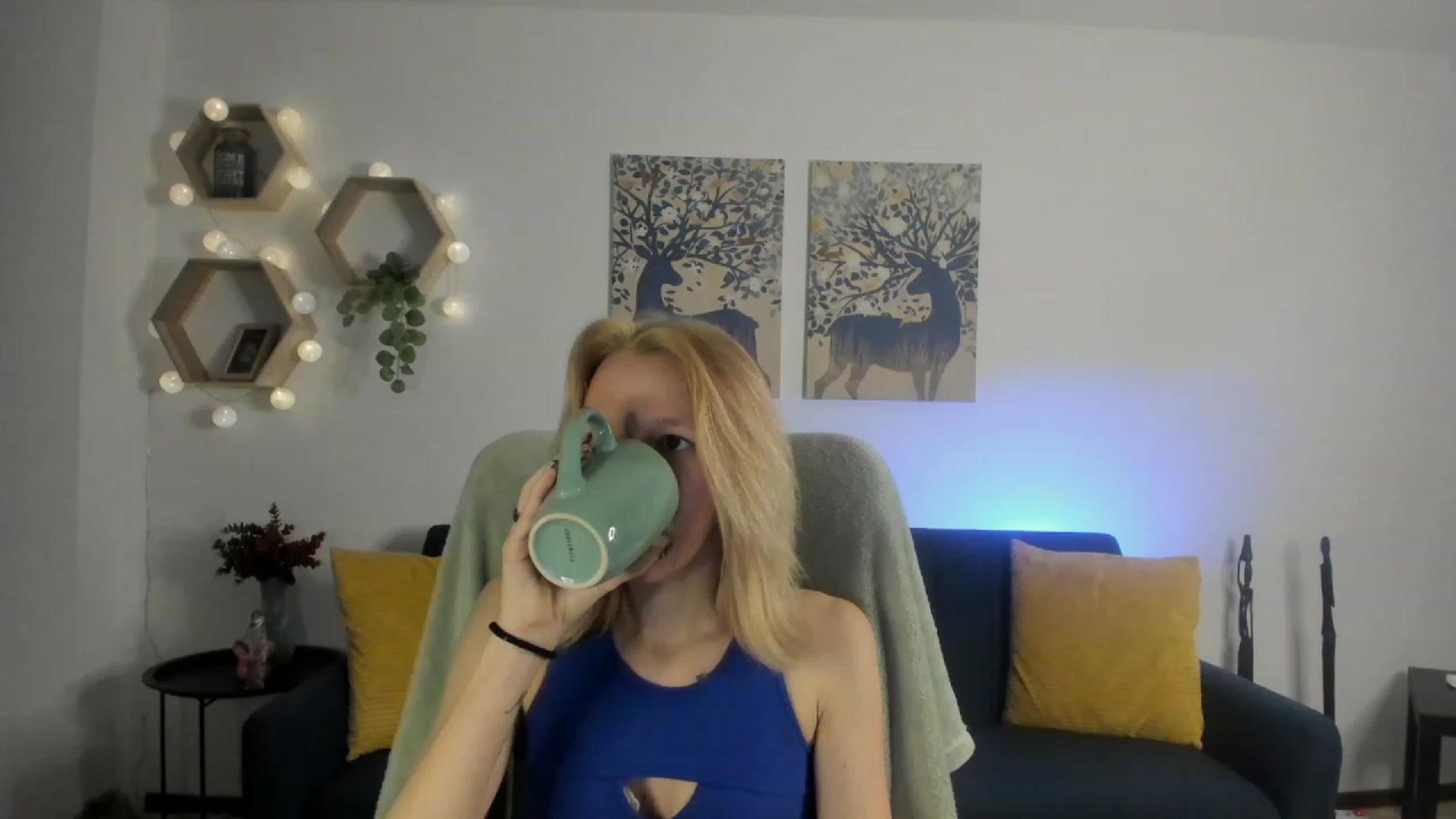 Gallery image thumbnail from Lilly_Love18's myfreecams stream on, 03/29/2023, 13:45 image 14 of 20