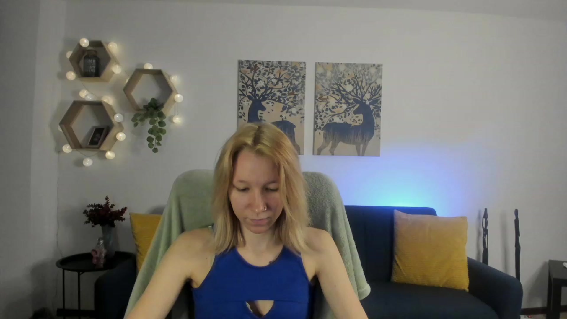 Gallery image thumbnail from Lilly_Love18's myfreecams stream on, 03/29/2023, 13:45 image 6 of 20