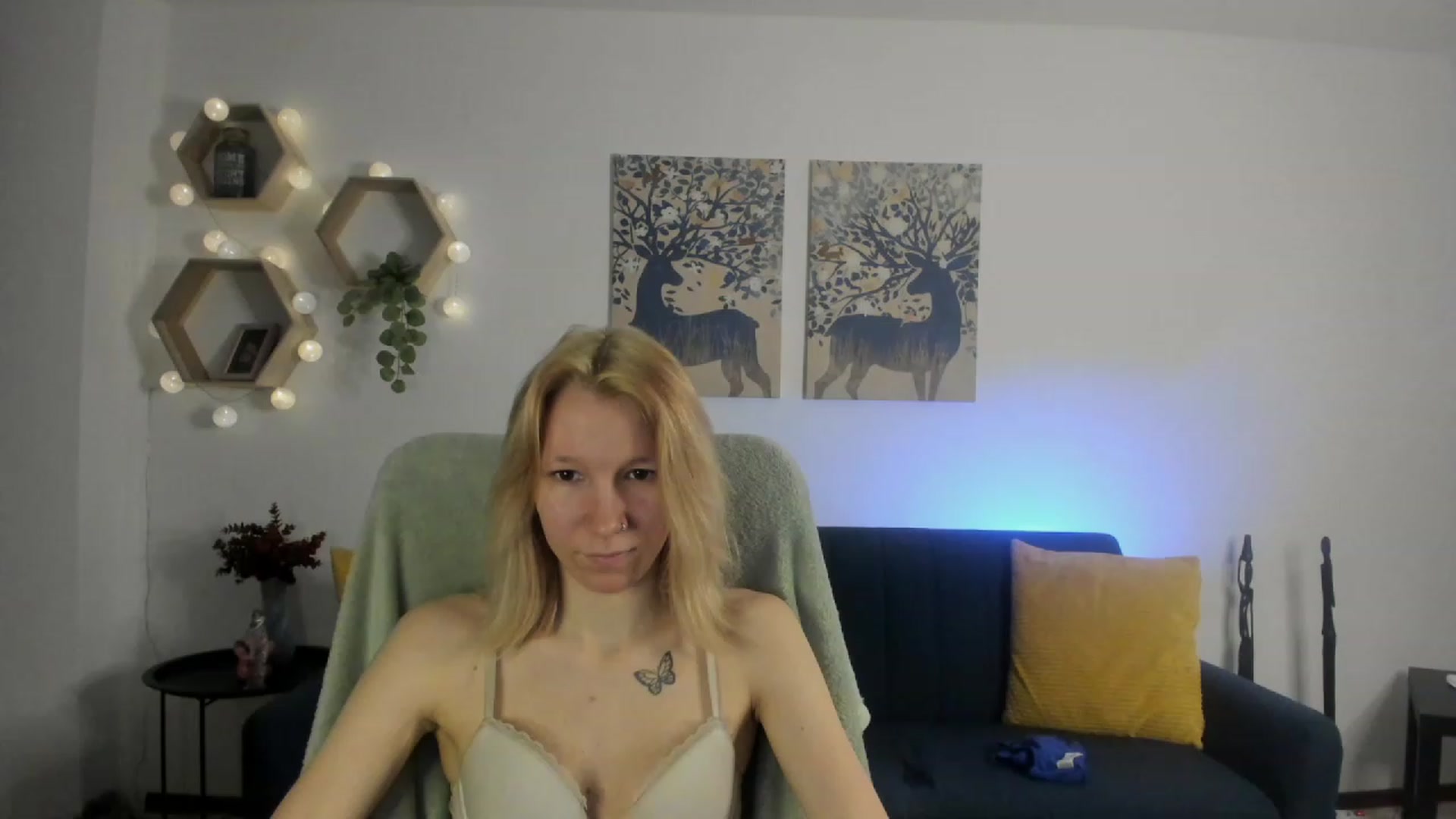 Gallery image thumbnail from Lilly_Love18's myfreecams stream on, 03/29/2023, 13:45 image 18 of 20
