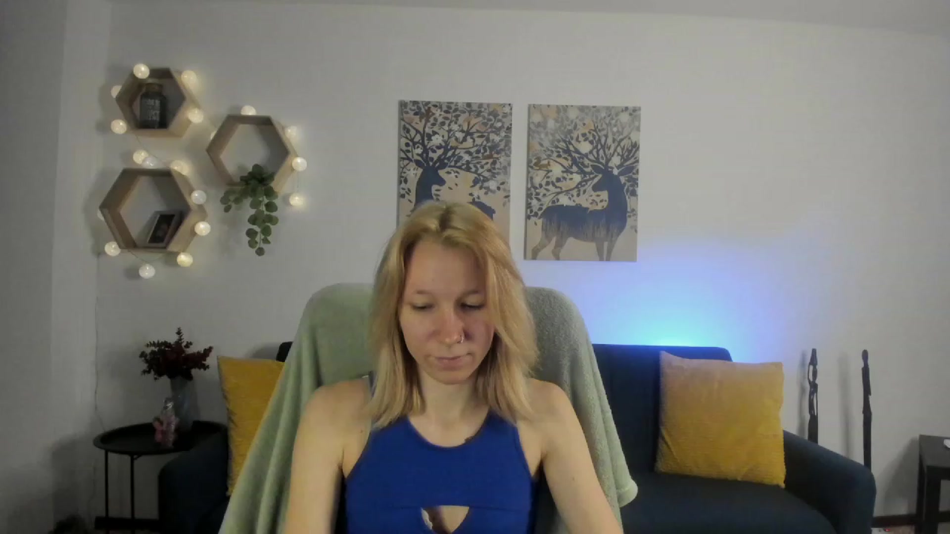 Gallery image thumbnail from Lilly_Love18's myfreecams stream on, 03/29/2023, 13:45 image 3 of 20