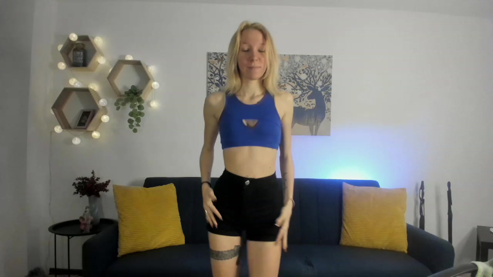 Gallery image thumbnail from Lilly_Love18's myfreecams stream on, 03/29/2023, 13:45 image 8 of 20
