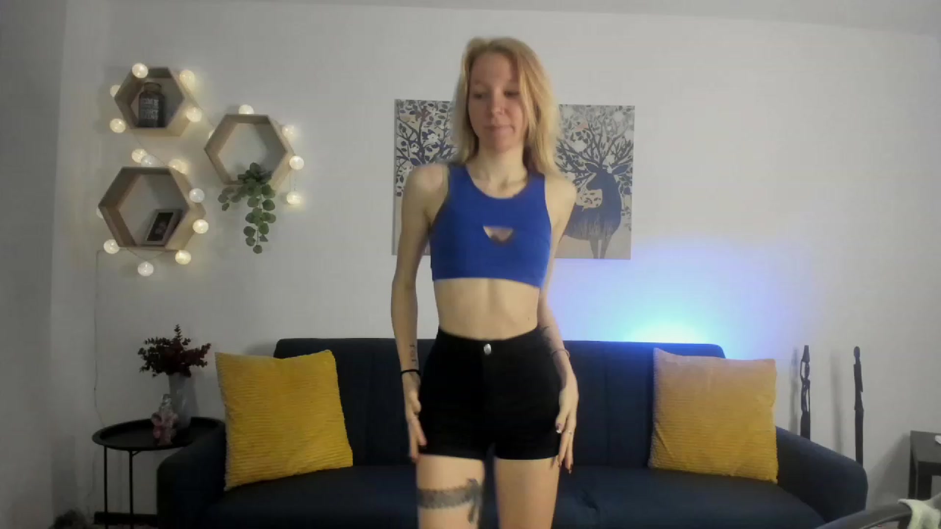 Gallery image thumbnail from Lilly_Love18's myfreecams stream on, 03/29/2023, 13:45 image 7 of 20