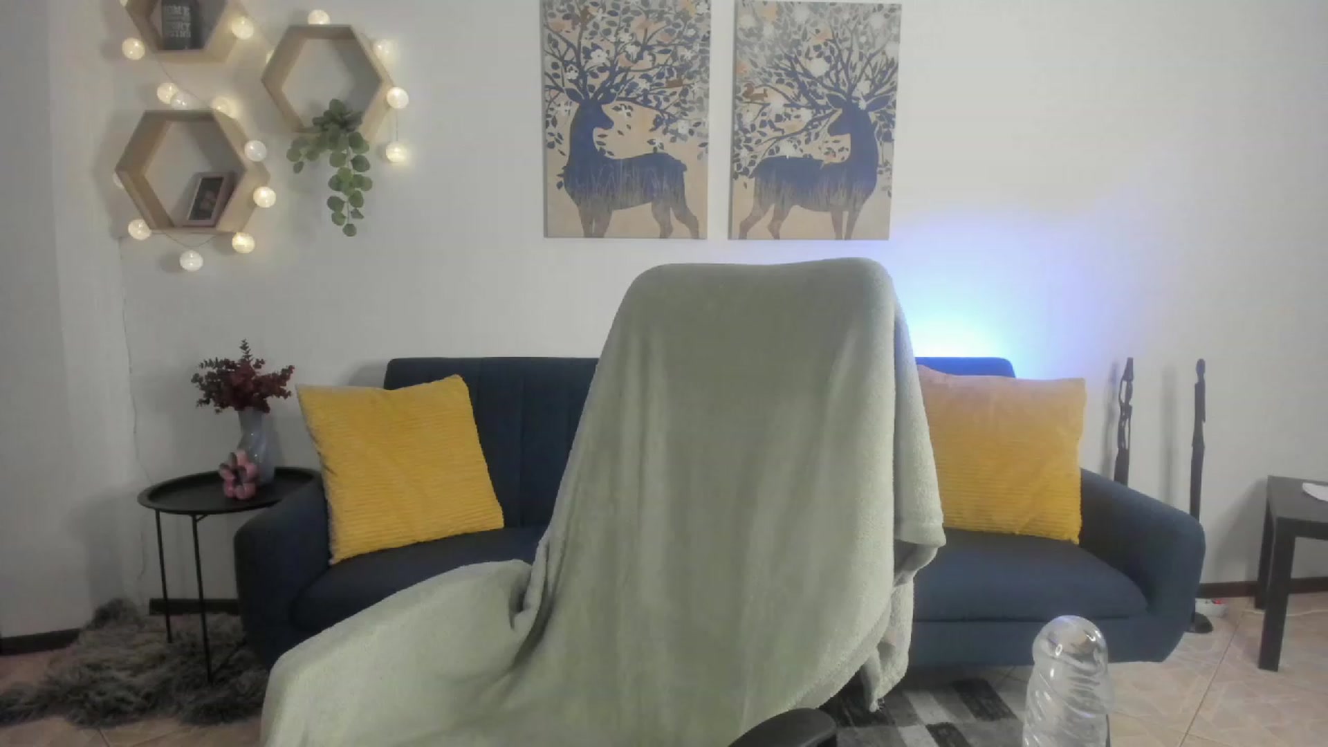 Gallery image thumbnail from Lilly_Love18's myfreecams stream on, 03/29/2023, 17:49 image 3 of 20