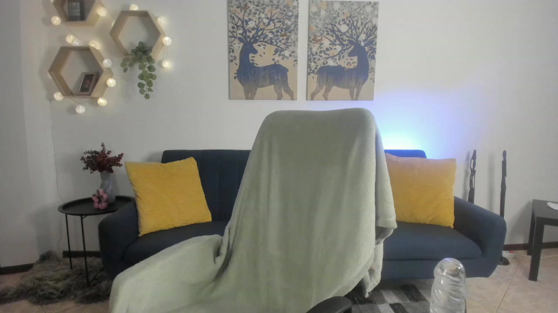Gallery image thumbnail from Lilly_Love18's myfreecams stream on, 03/29/2023, 17:49 image 4 of 20