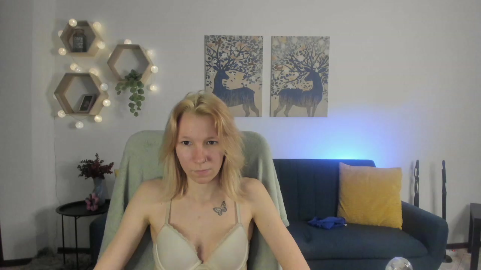 Gallery image thumbnail from Lilly_Love18's myfreecams stream on, 03/29/2023, 17:49 image 19 of 20