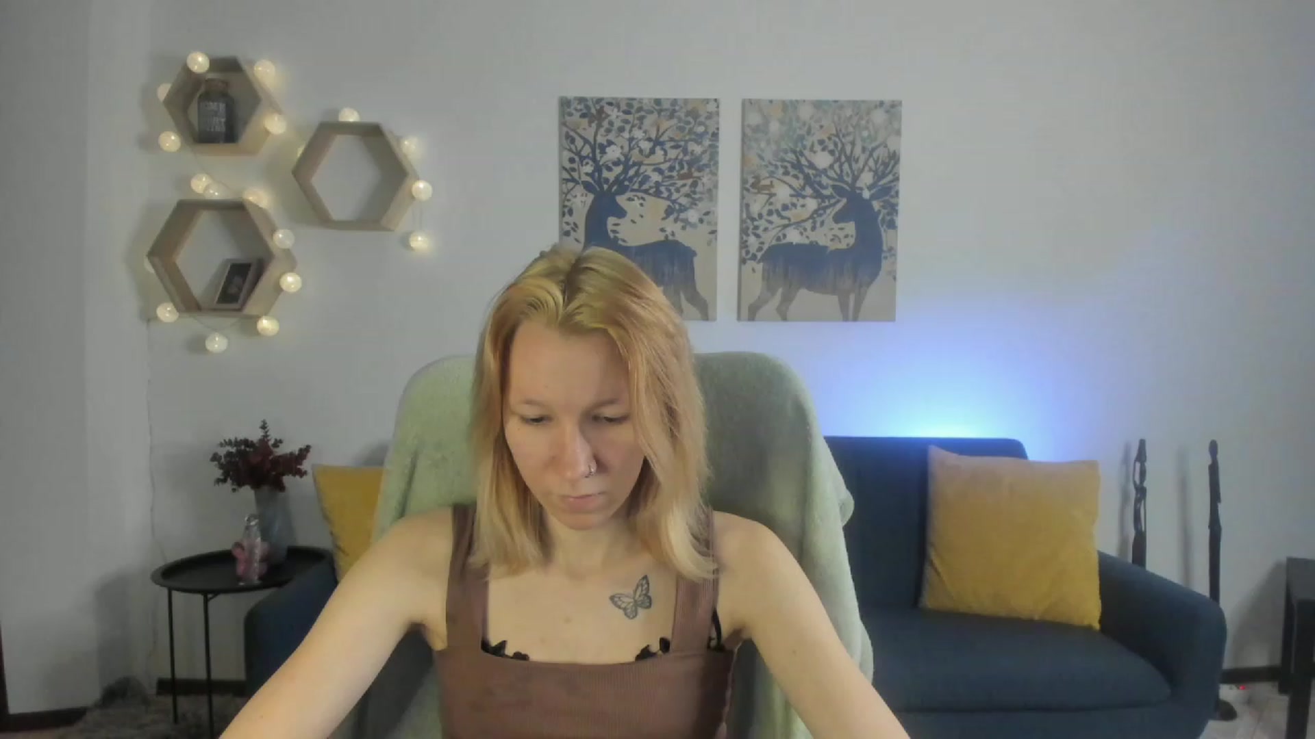 Gallery image thumbnail from Lilly_Love18's myfreecams stream on, 03/30/2023, 14:27 image 5 of 20