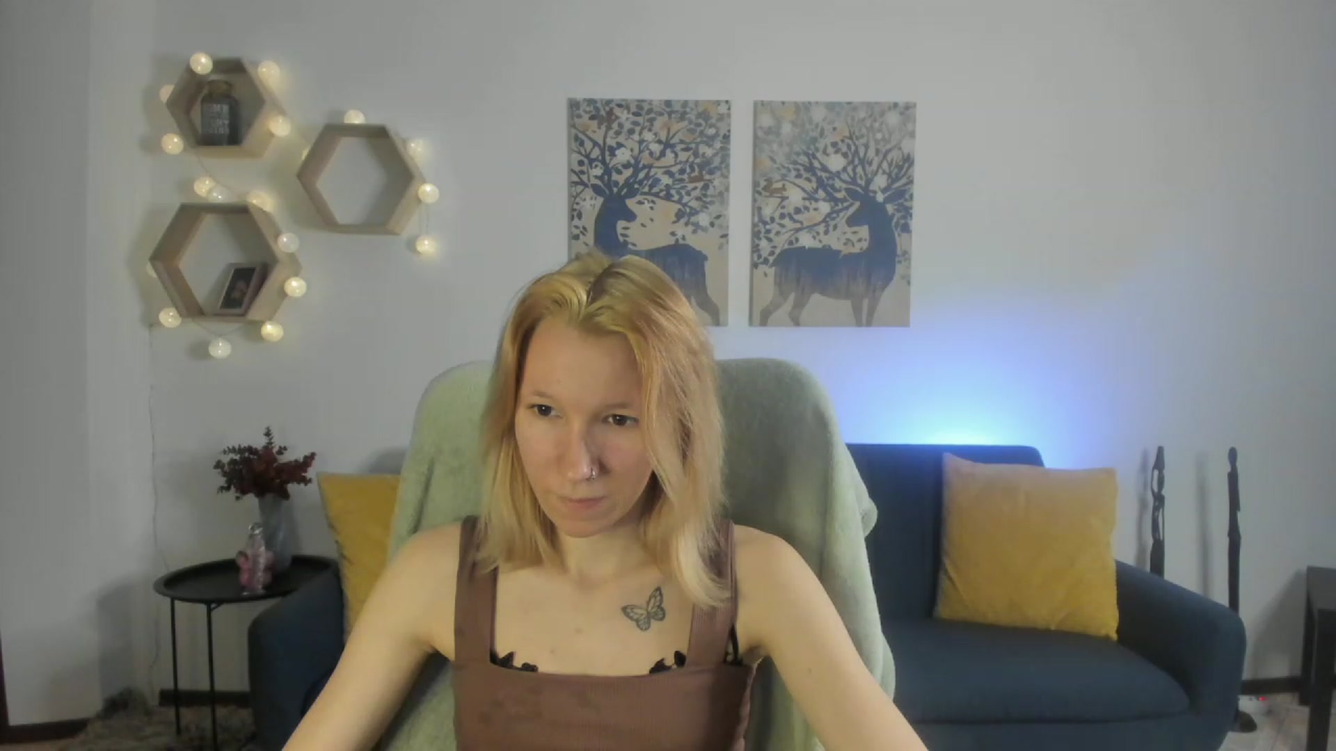 Gallery image thumbnail from Lilly_Love18's myfreecams stream on, 03/30/2023, 14:27 image 10 of 20