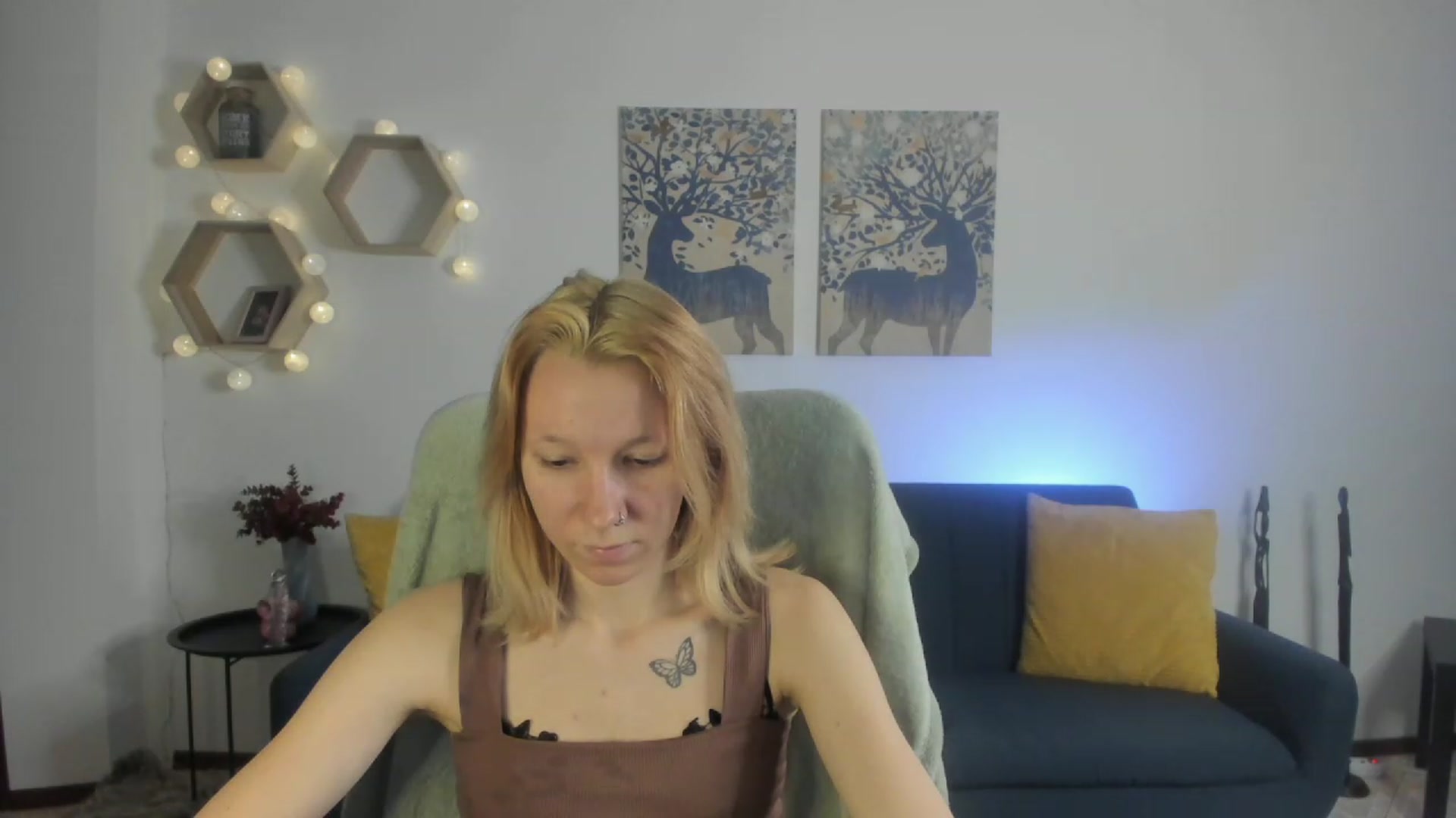 Gallery image thumbnail from Lilly_Love18's myfreecams stream on, 03/30/2023, 14:27 image 11 of 20