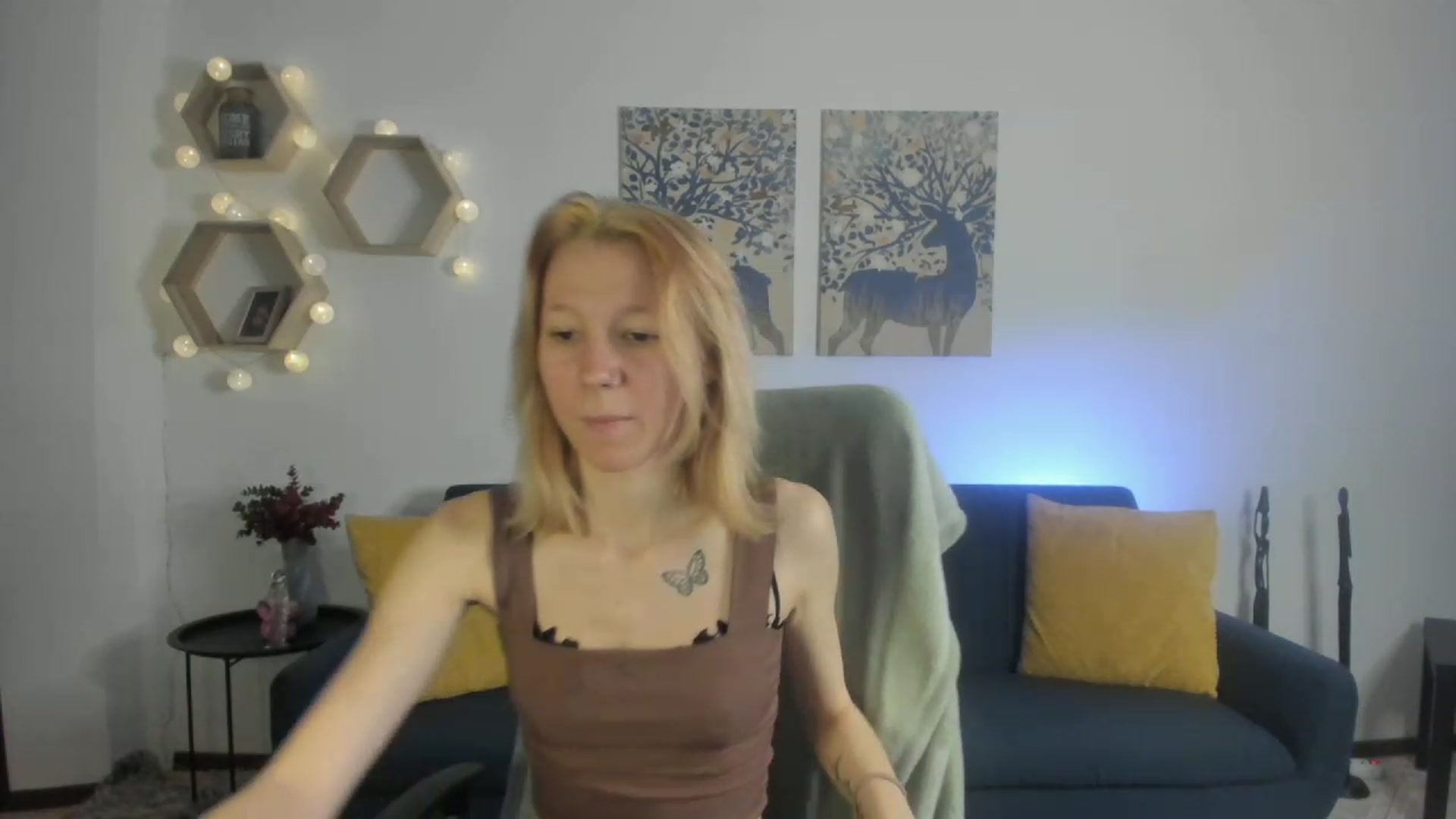 Gallery image thumbnail from Lilly_Love18's myfreecams stream on, 03/30/2023, 14:27 image 14 of 20