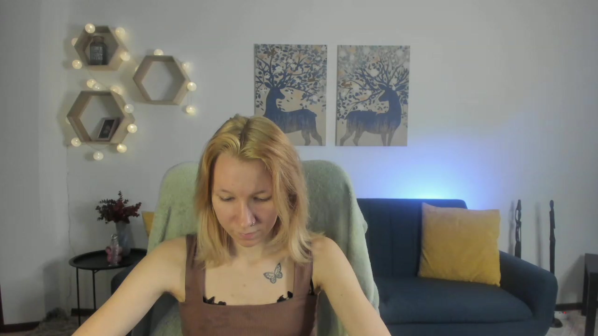 Gallery image thumbnail from Lilly_Love18's myfreecams stream on, 03/30/2023, 14:27 image 13 of 20