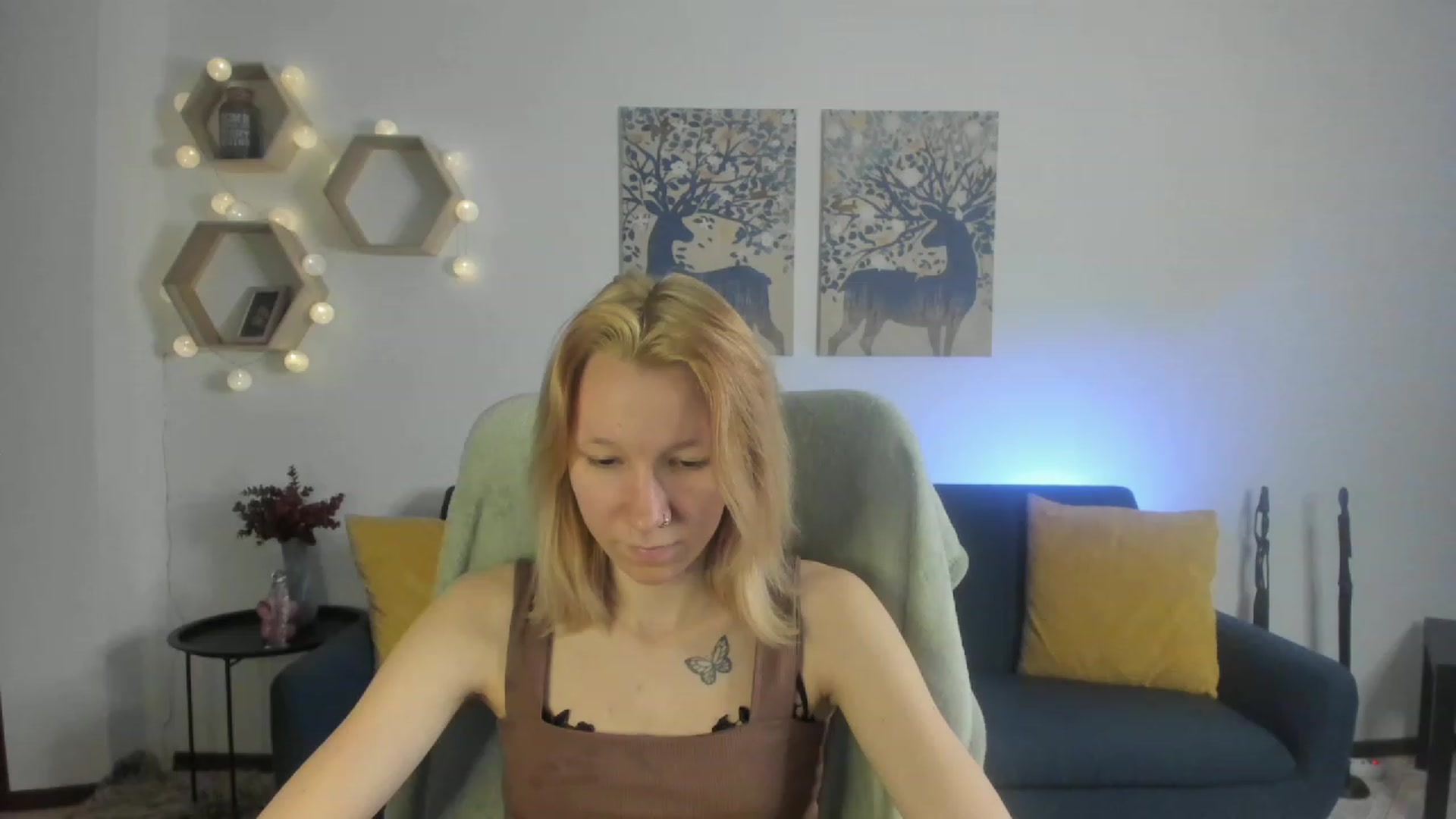 Gallery image thumbnail from Lilly_Love18's myfreecams stream on, 03/30/2023, 14:27 image 3 of 20