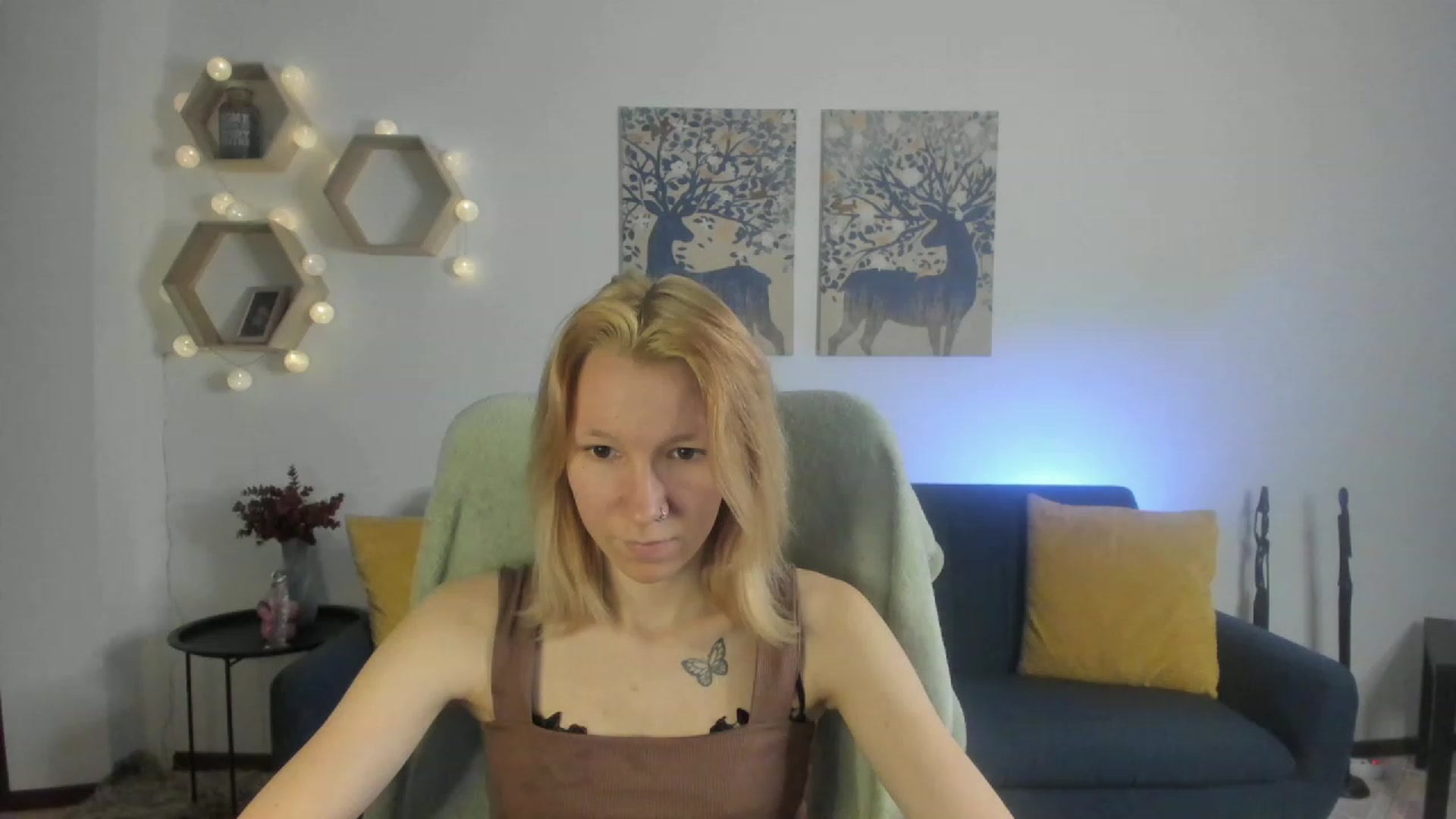 Gallery image thumbnail from Lilly_Love18's myfreecams stream on, 03/30/2023, 14:27 image 7 of 20