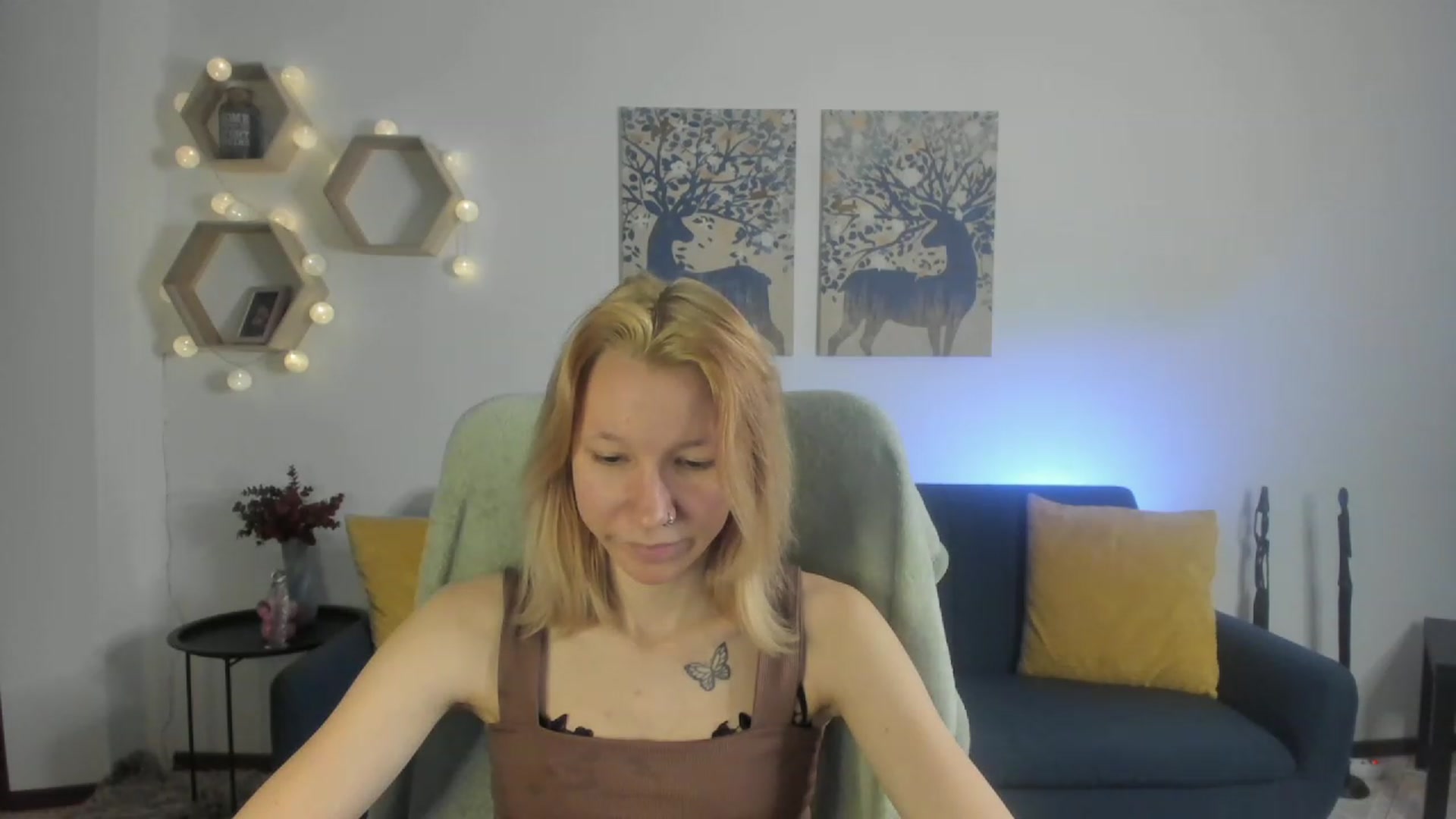 Gallery image thumbnail from Lilly_Love18's myfreecams stream on, 03/30/2023, 14:27 image 9 of 20