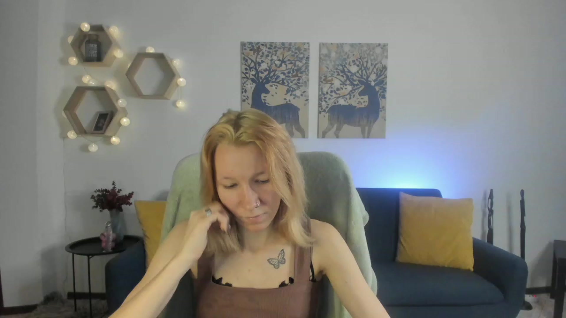 Gallery image thumbnail from Lilly_Love18's myfreecams stream on, 03/30/2023, 14:27 image 8 of 20