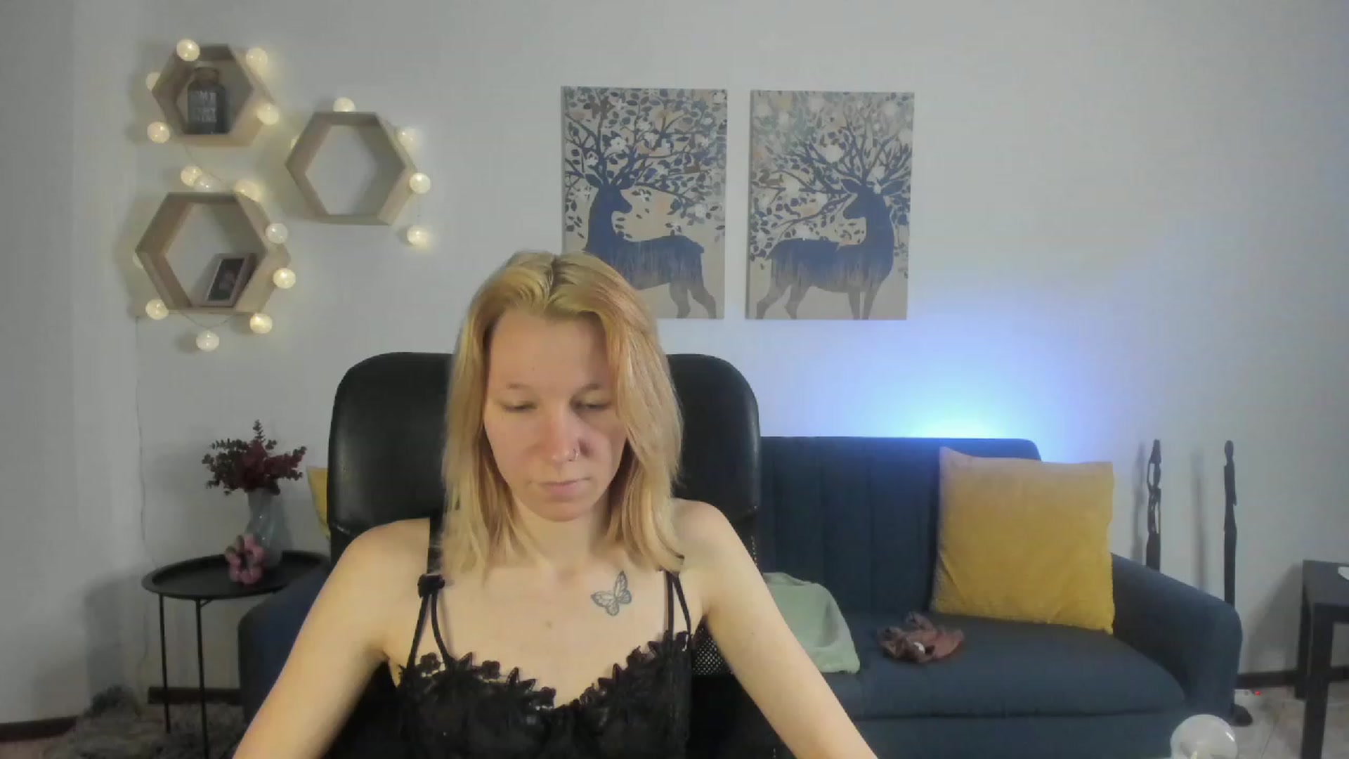 Gallery image thumbnail from Lilly_Love18's myfreecams stream on, 03/30/2023, 17:47 image 8 of 20