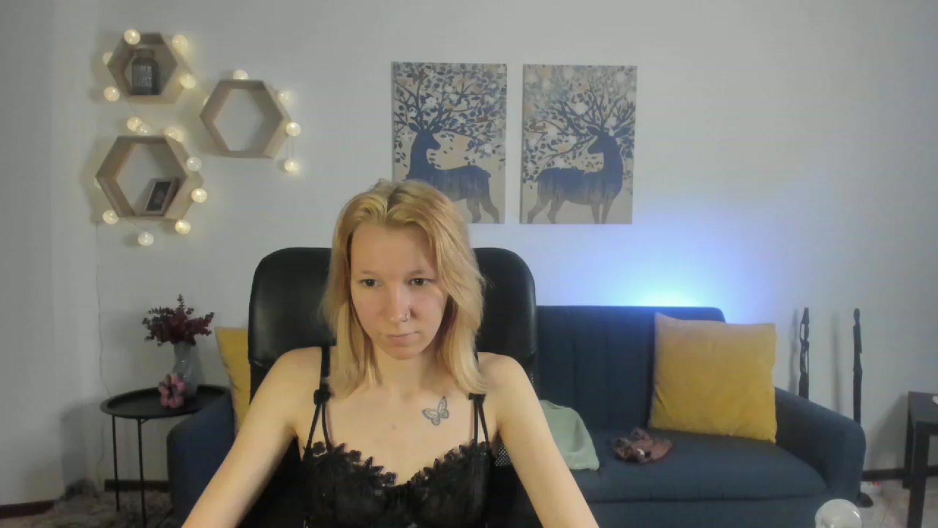 Gallery image thumbnail from Lilly_Love18's myfreecams stream on, 03/30/2023, 17:47 image 13 of 20