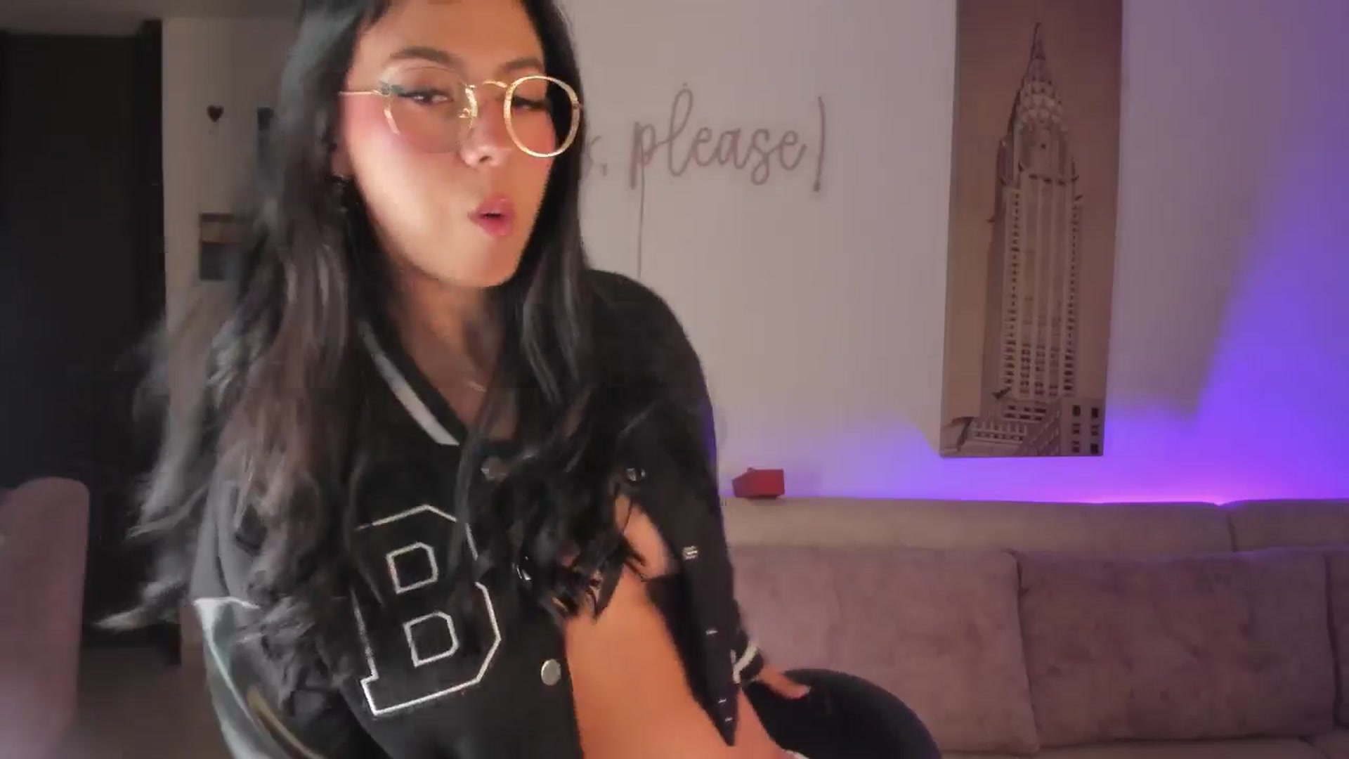 Gallery image thumbnail from Lilly_sexy1's myfreecams stream on, 04/16/2025, 10:02 image 10 of 20