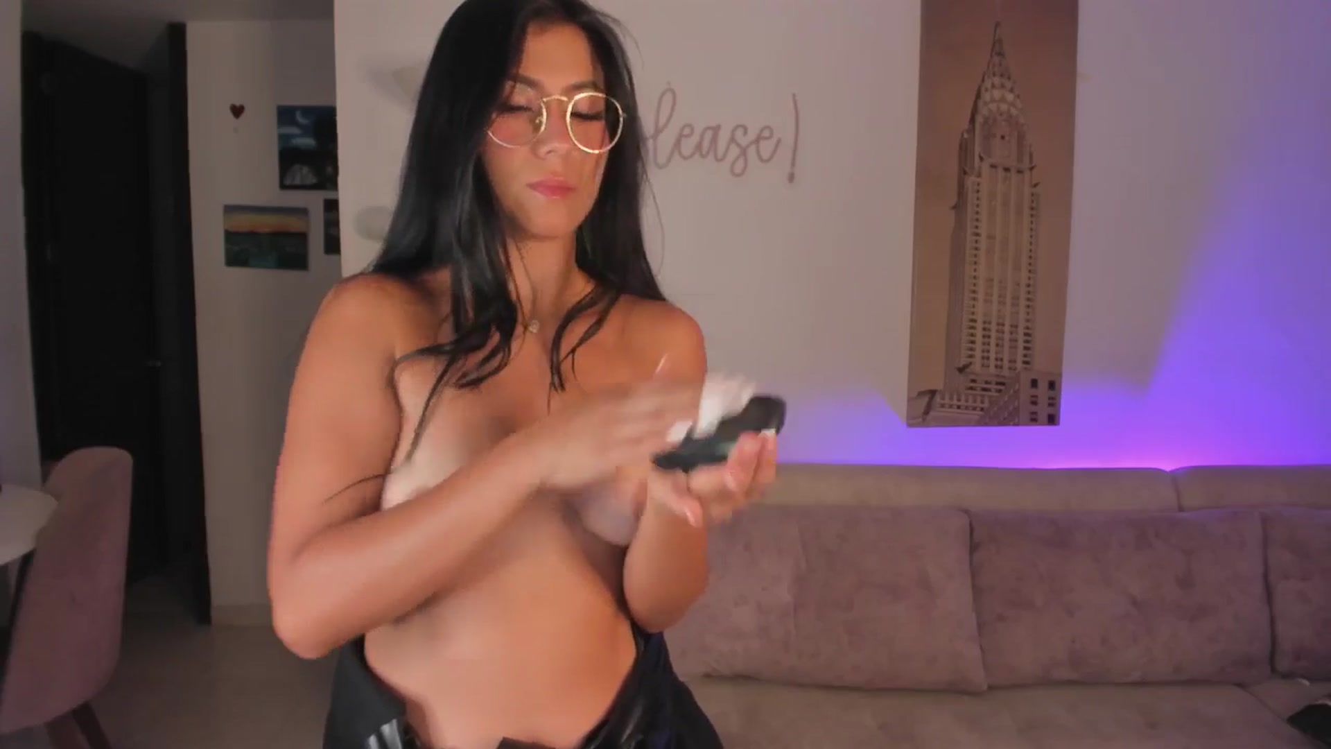 Gallery image thumbnail from Lilly_sexy1's myfreecams stream on, 04/16/2025, 10:02 image 18 of 20
