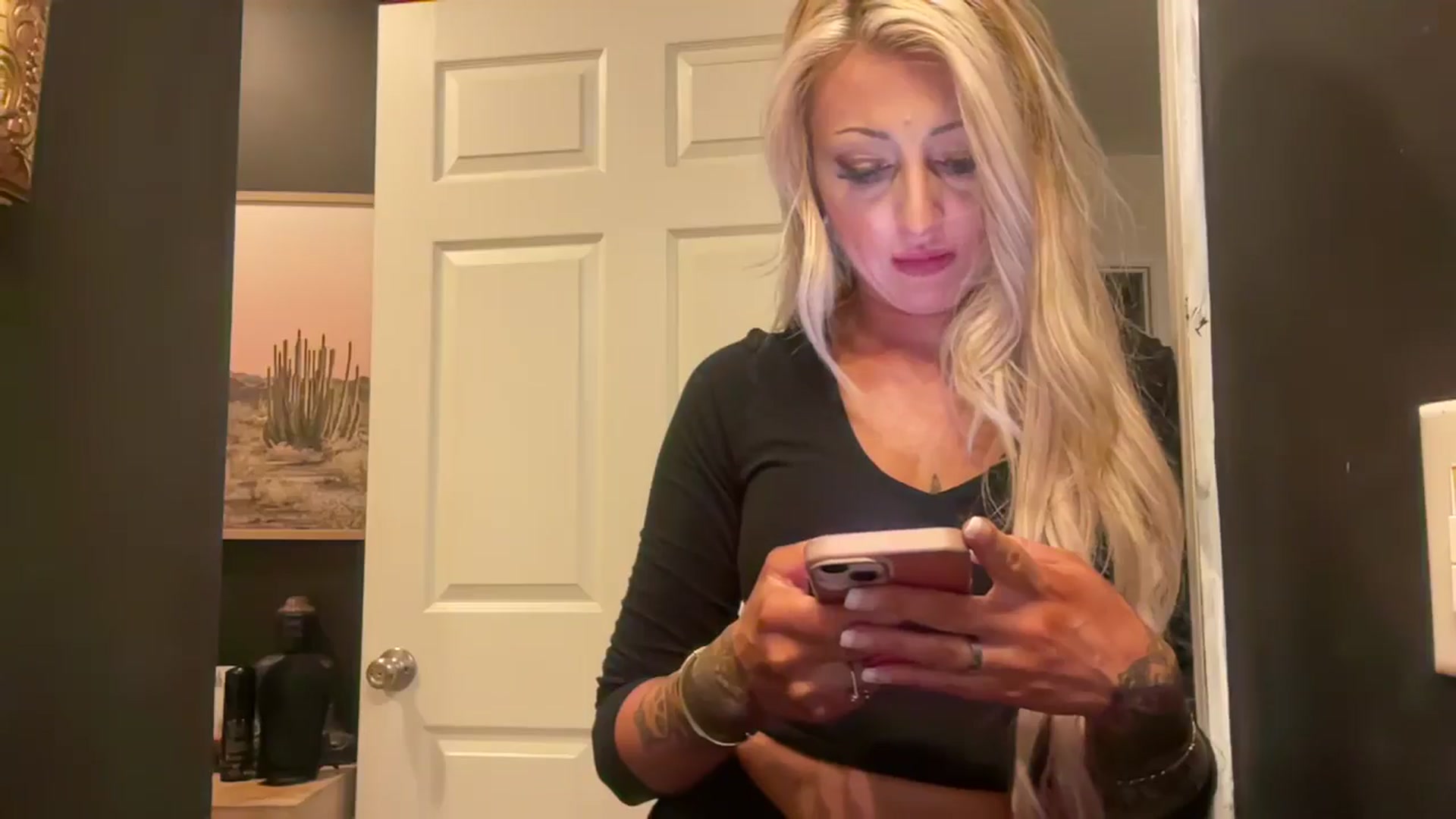 Gallery image thumbnail from Lillyavalon99's myfreecams stream on, 11/28/2025, 18:47 image 18 of 20