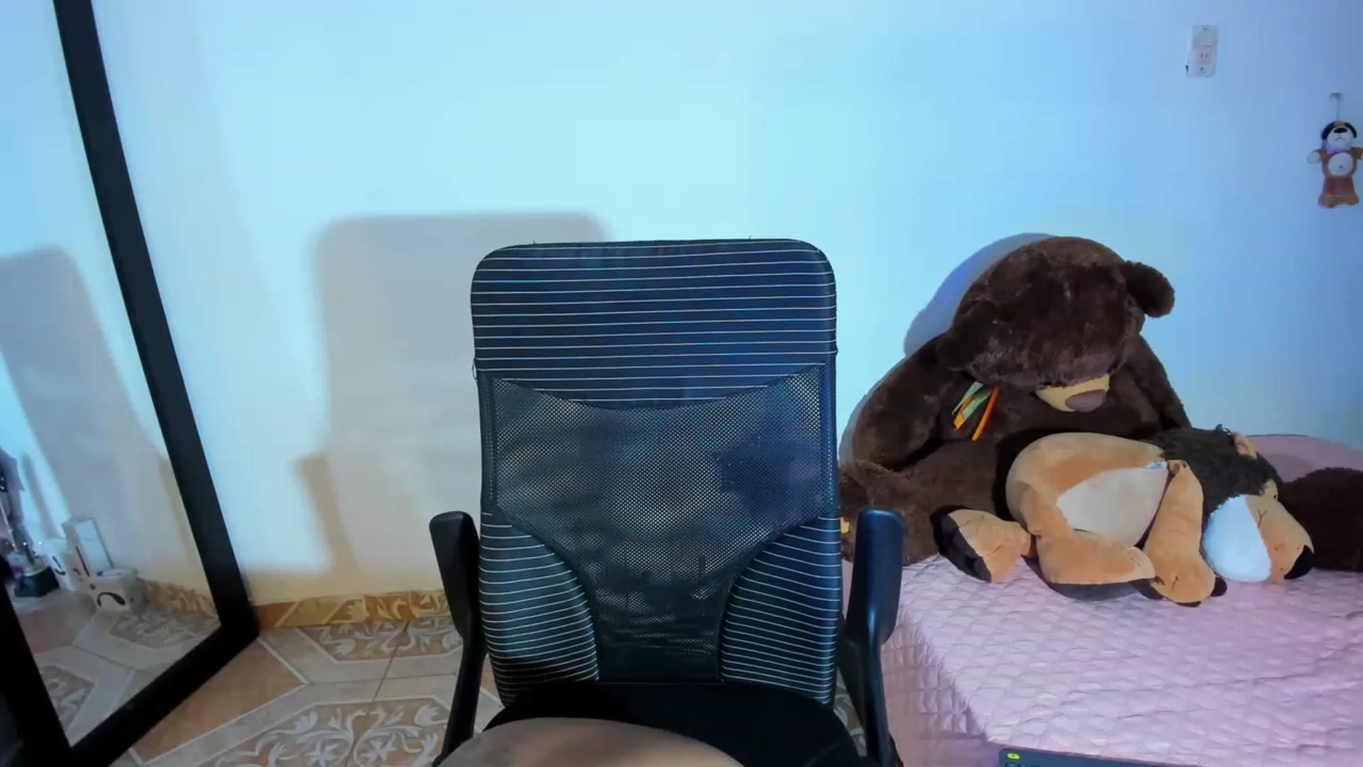 Gallery image thumbnail from Lillyqueen1's myfreecams stream on, 11/21/2022, 12:23 image 14 of 20
