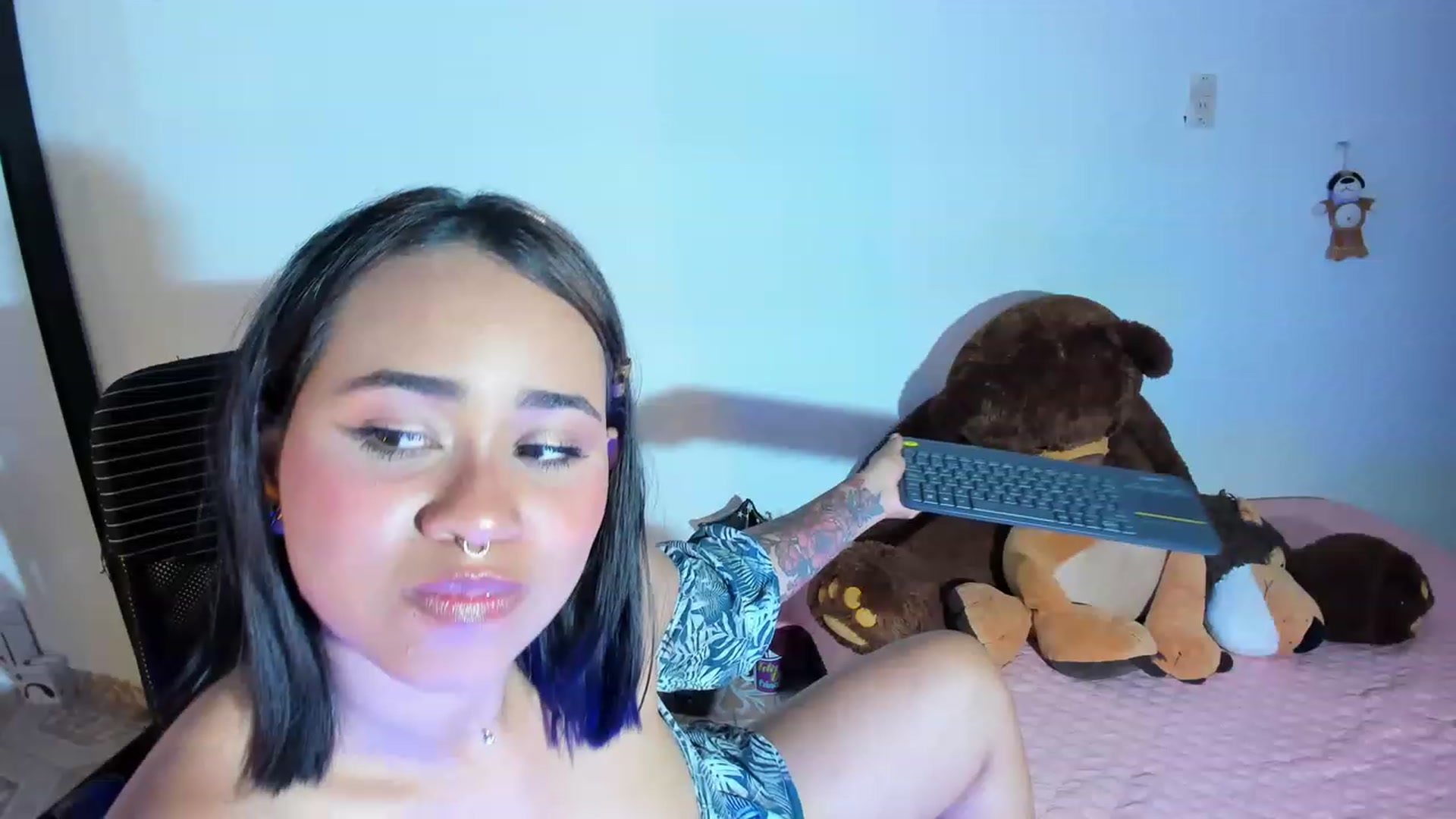 Gallery image thumbnail from Lillyqueen1's myfreecams stream on, 11/21/2022, 12:51 image 10 of 20