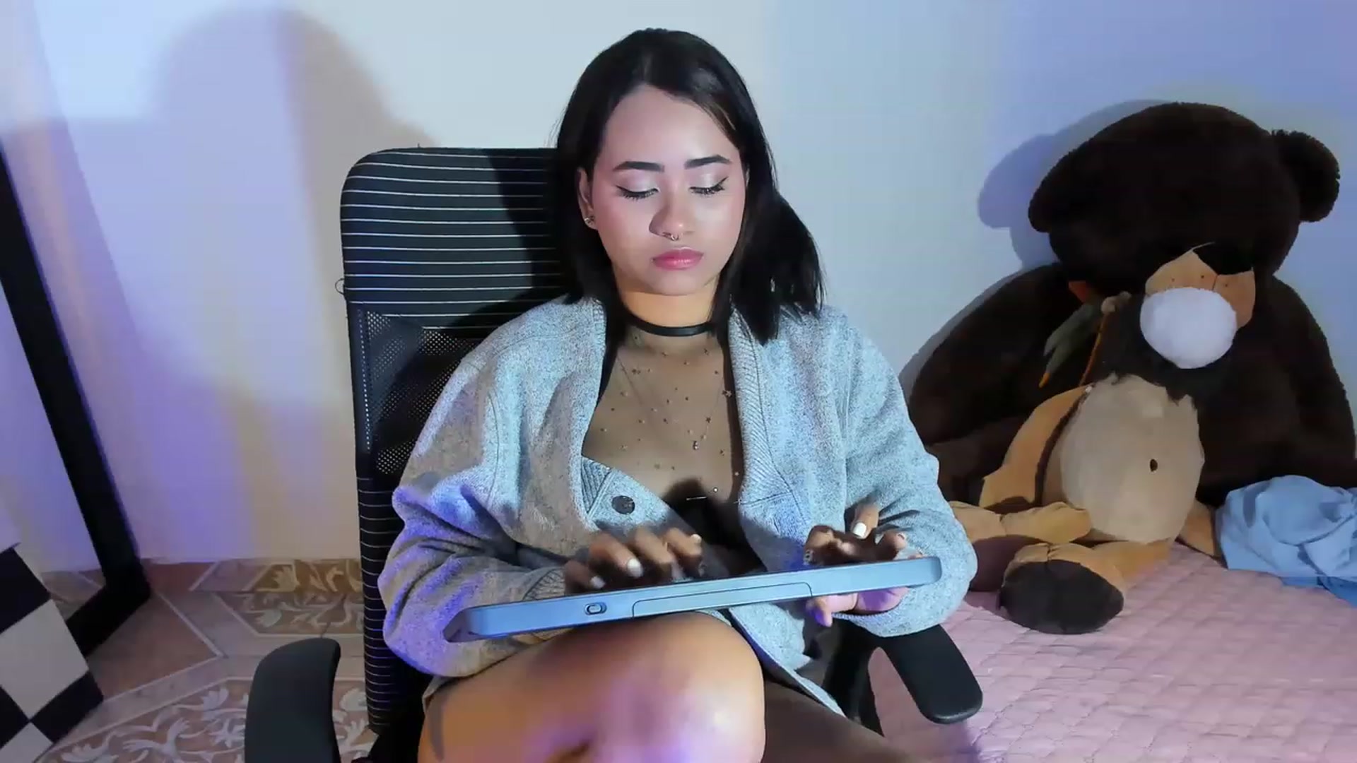 Gallery image thumbnail from Lillyqueen1's myfreecams stream on, 11/22/2022, 11:05 image 19 of 20