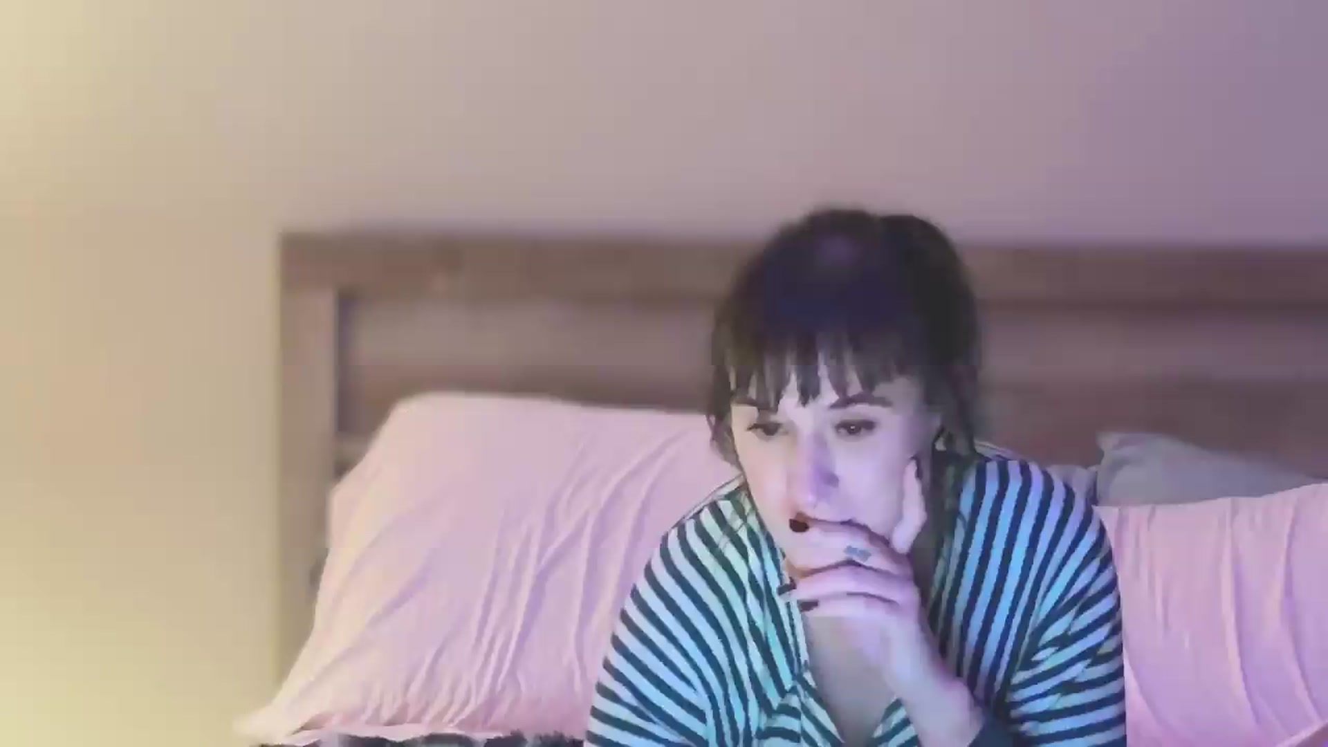 Gallery image thumbnail from Lillysinxx's myfreecams stream on, 09/09/2026, 13:03 image 17 of 20