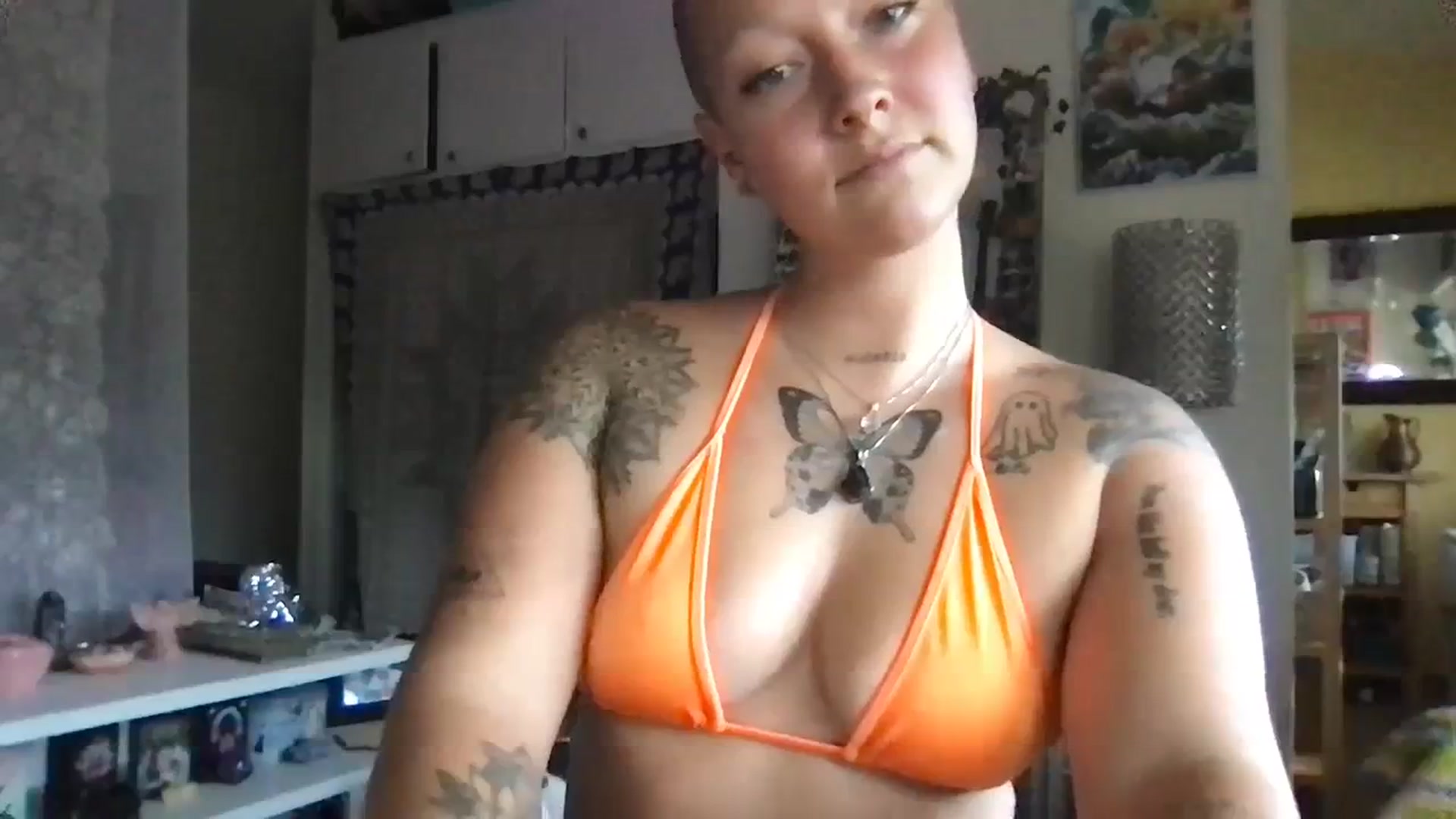 Gallery image thumbnail from Lilpeachy's myfreecams stream on, 08/22/2023, 24:25 image 17 of 20