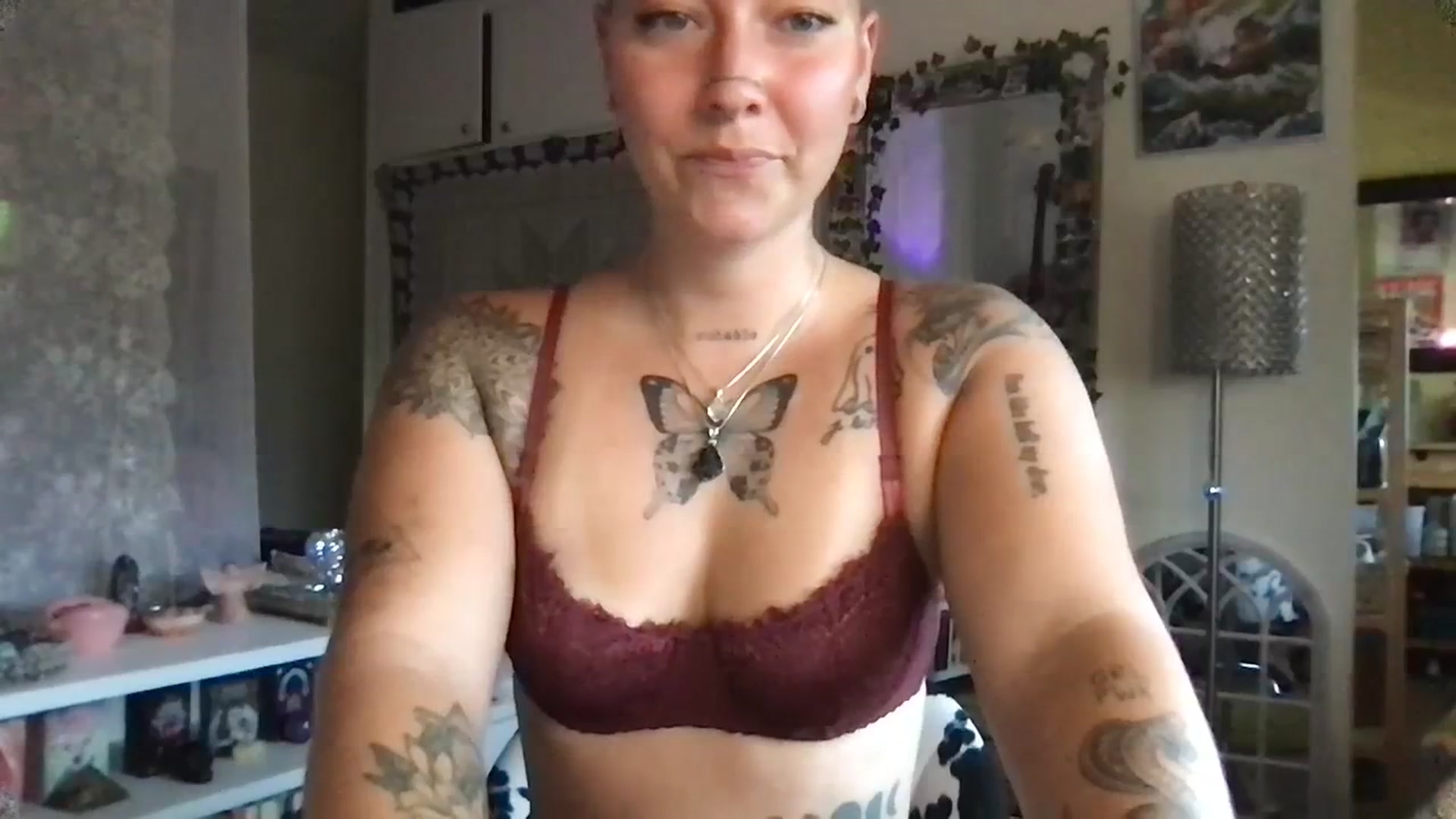 Gallery image thumbnail from Lilpeachy's myfreecams stream on, 08/22/2023, 24:25 image 7 of 20